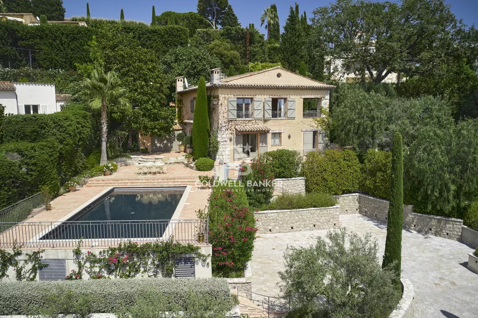 06250 MOUGINS VILLA