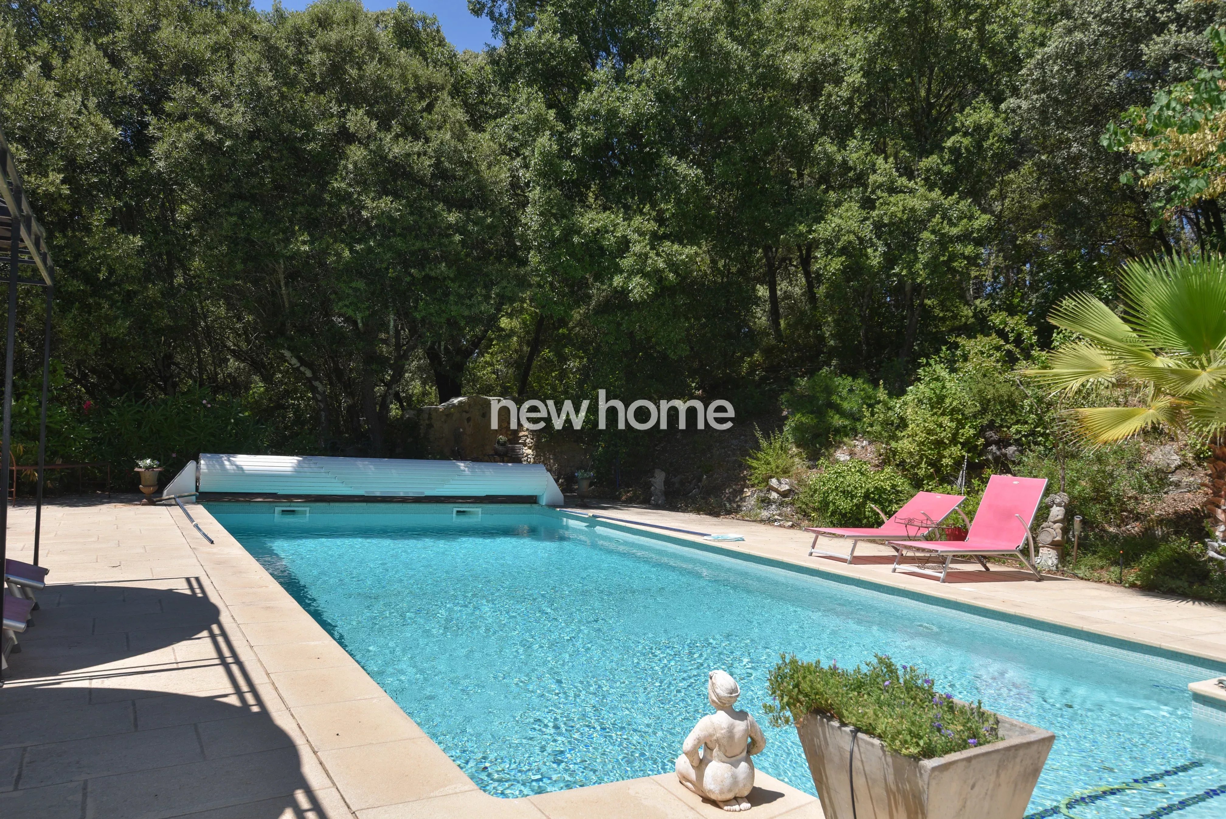 Maison spacieuse sur un terrain vaste et arboré