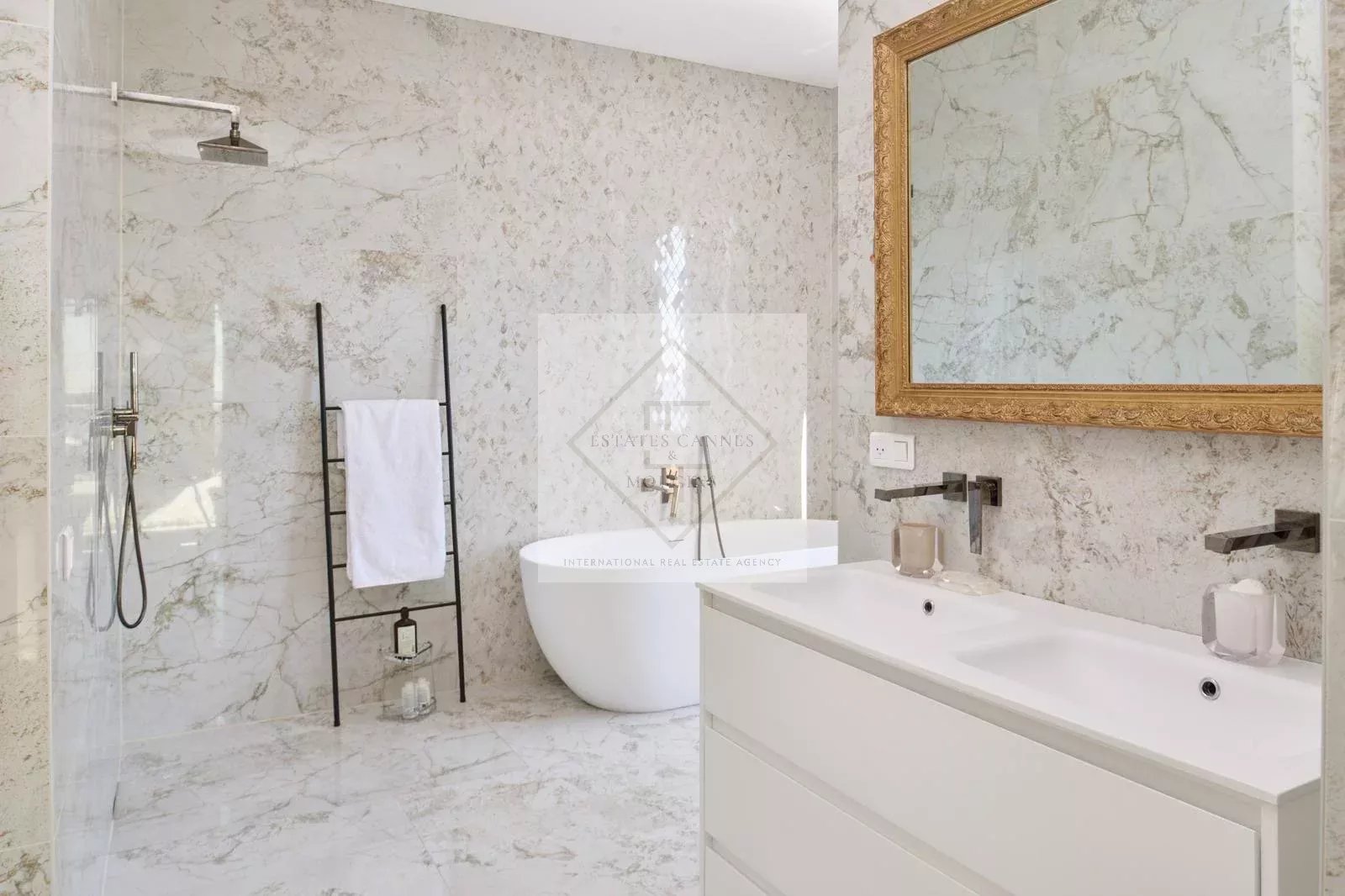 Villa de luxe à Cannes : Écrin d'élégance avec vue mer panoramique dans un domaine privé — photo 5