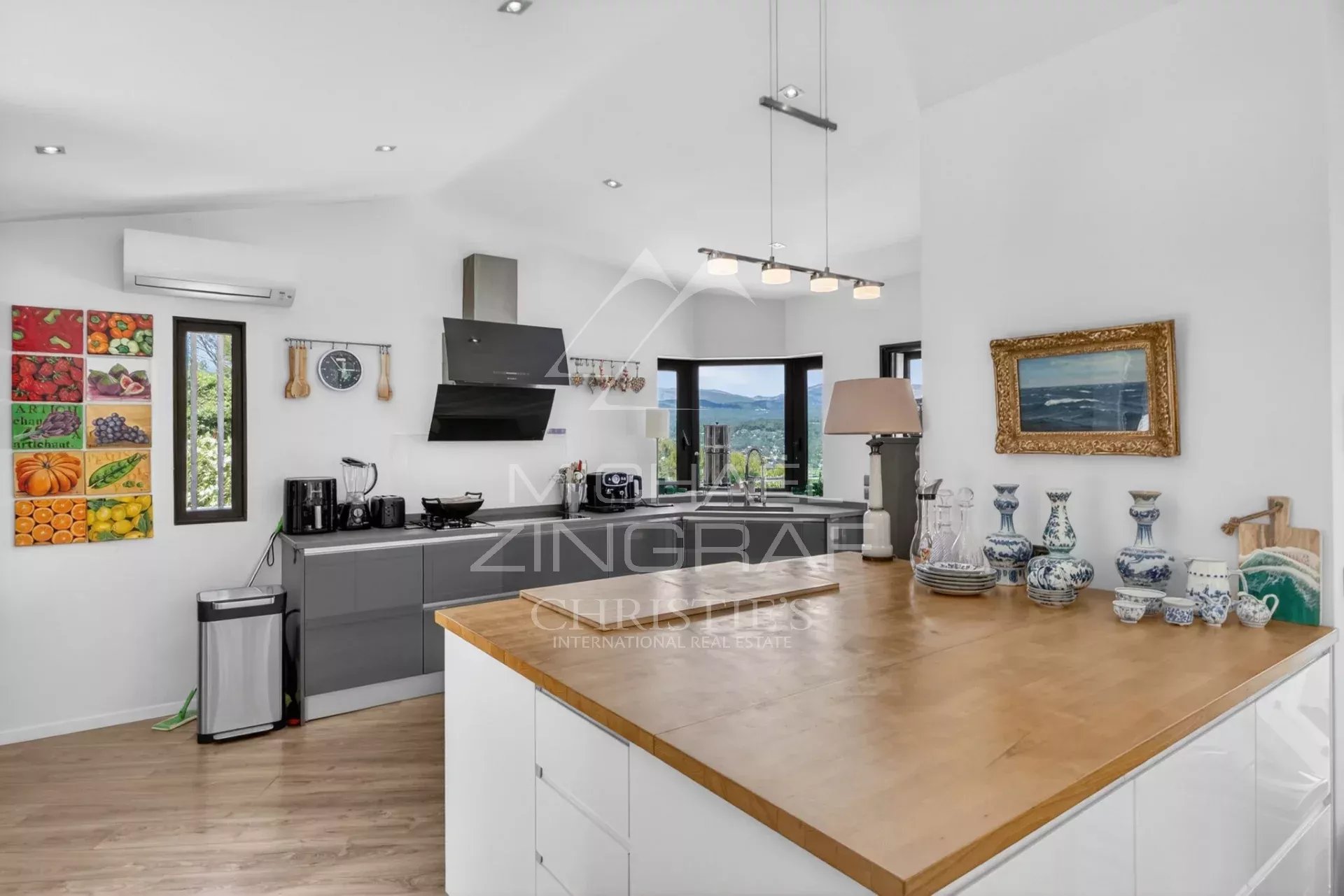 4 Bedroom Villa/Townhouse's Image 6