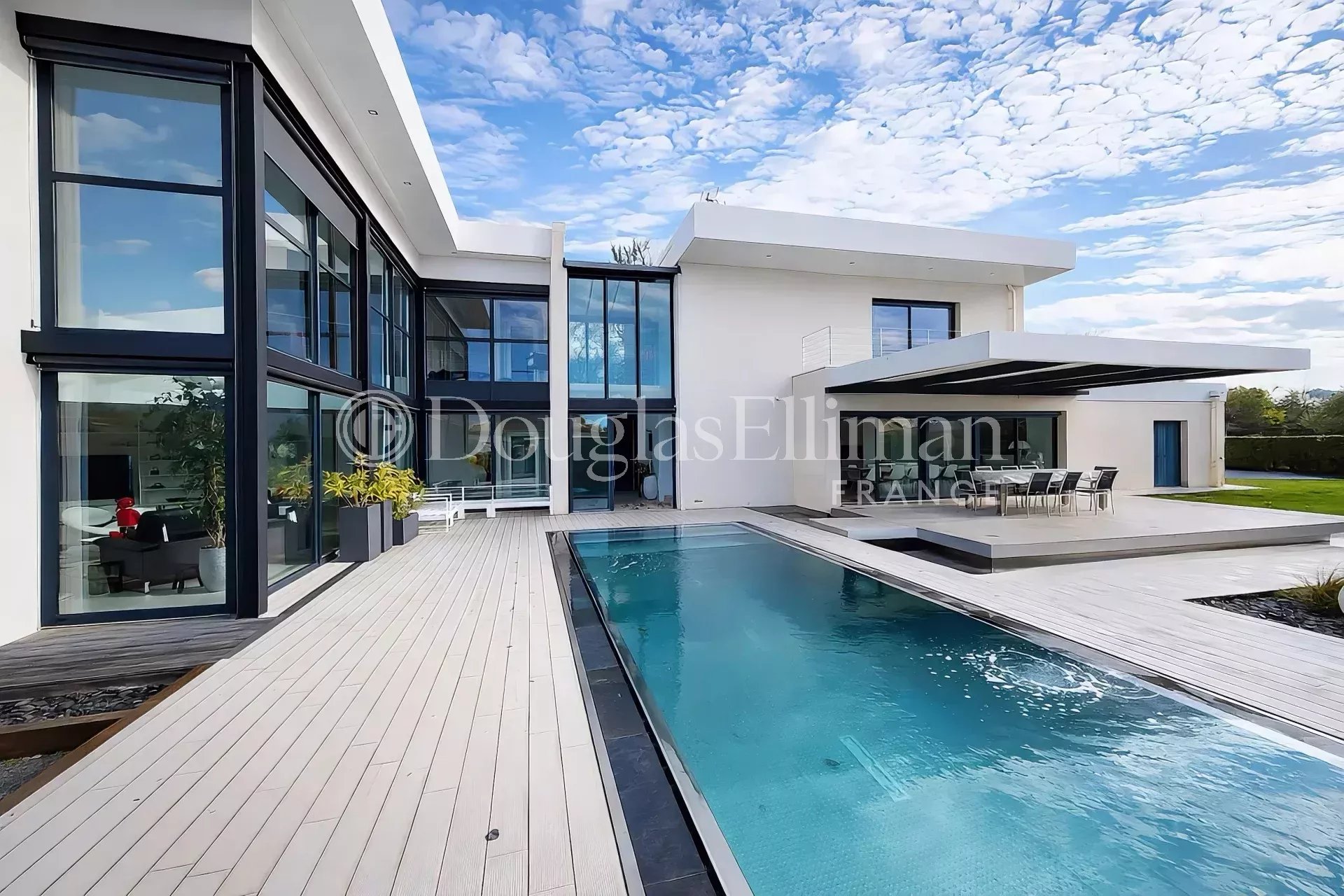 PESSAC – Architect-designed villa on the Pessac golf course - Picture n°3