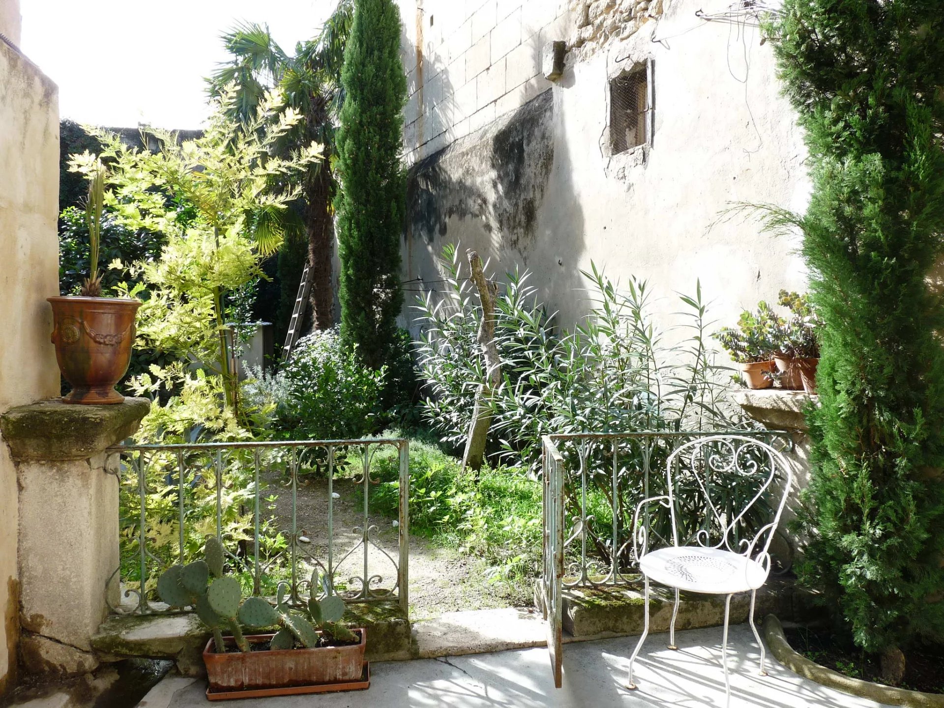 TARASCON charmante maison avec jardin et bassin