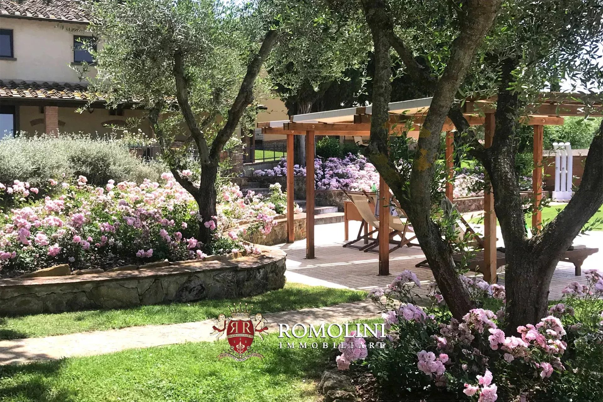 25 Bedroom Vineyard's Image 10