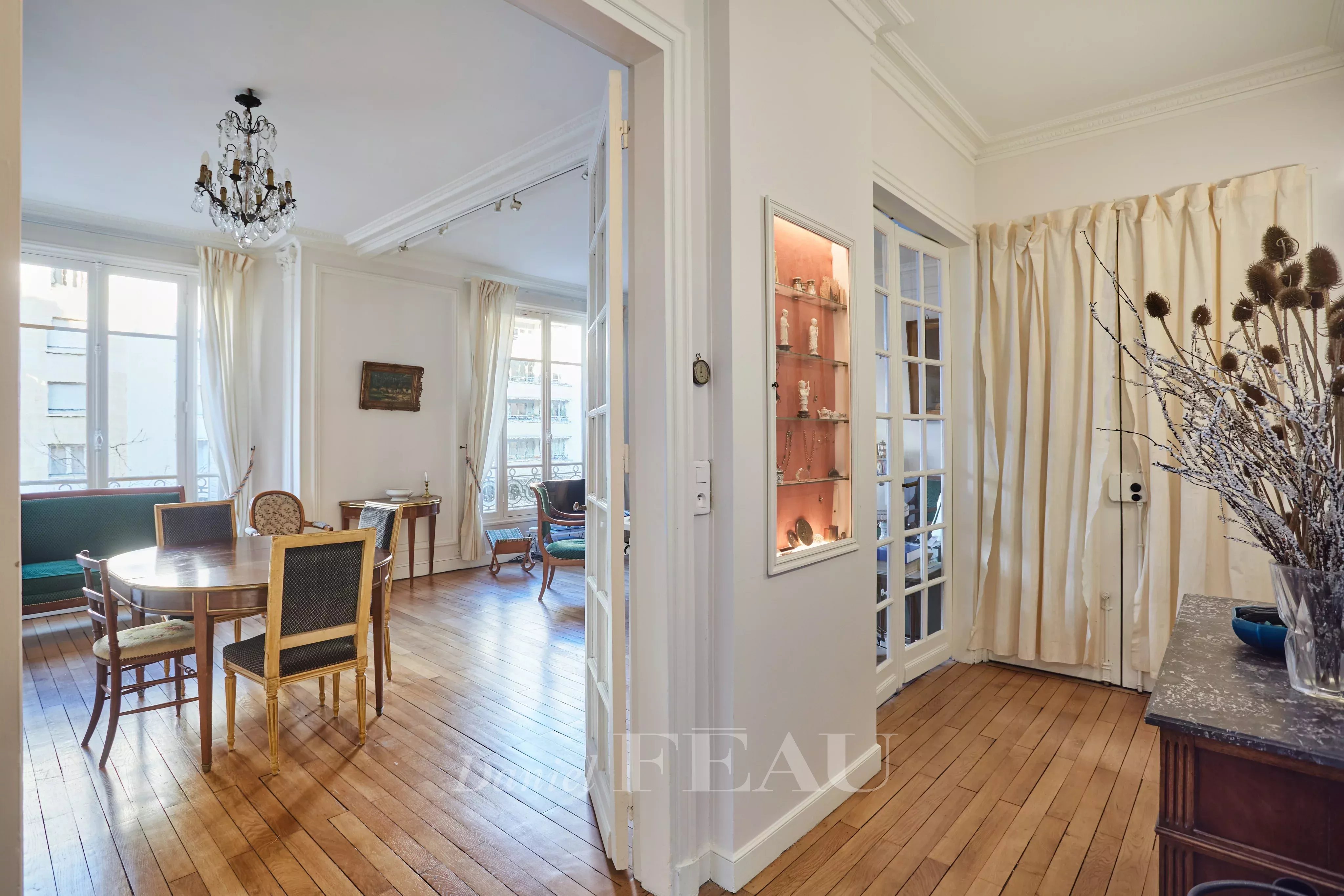 COULOIR D'ENTREE OUVERTURE SALON 