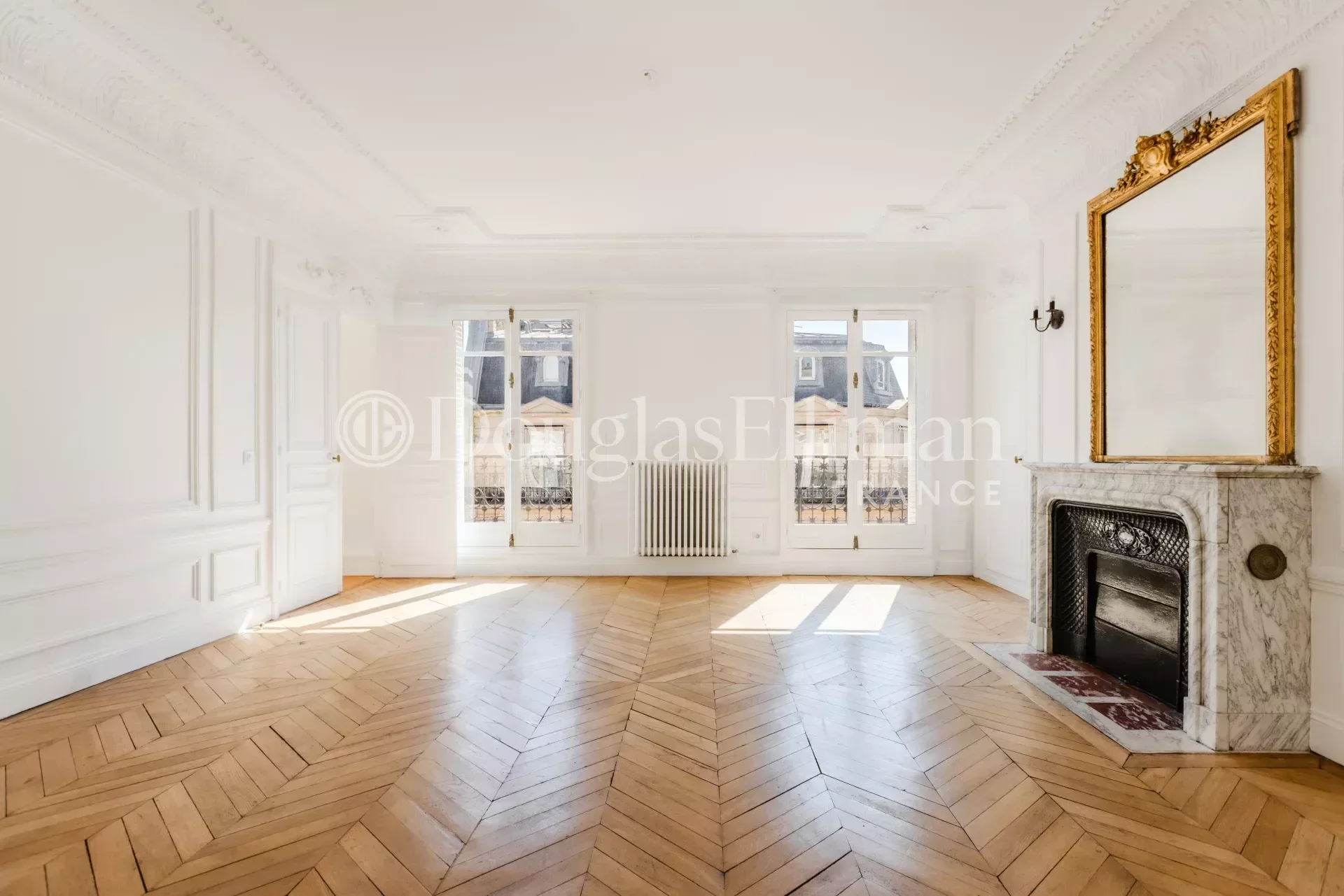 PARIS 8ᵉ TRIANGLE D&rsquo;OR / AVENUE MONTAIGNE - Image nᵒ2