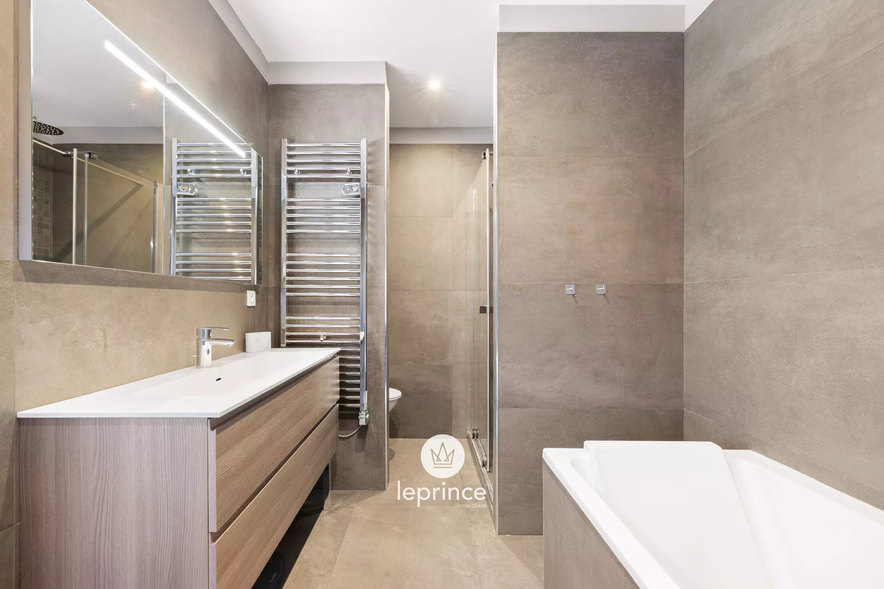 Cannes Pointe Croisette – 5-Room Dual-Aspect Apartment – Terrace – Cellar and Garage