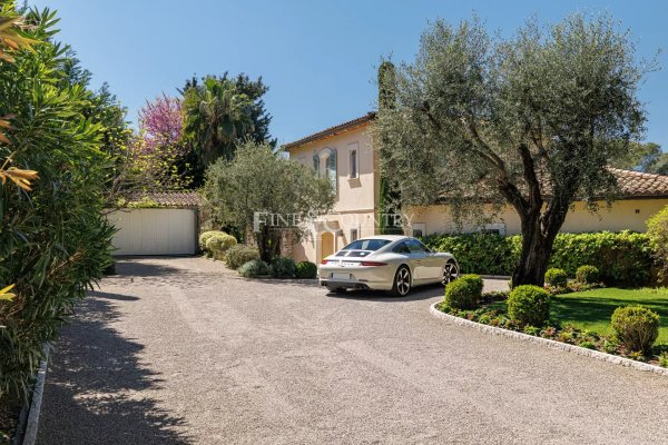 Villa For Sale in Mougins — photo 3