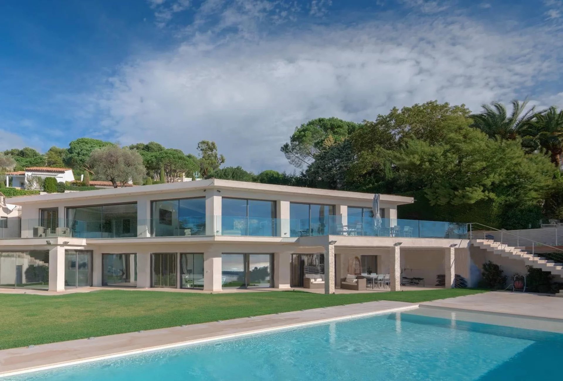 Cannes - Location saisonnière - Maison - 12 Personnes - 6 Chambres - 6 Salles de bain - 550 m² - Piscine