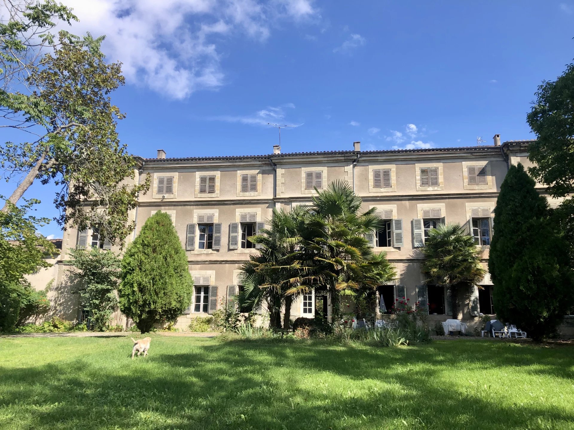 Magnifique château avec 5,7 ha le long du Canal du Midi