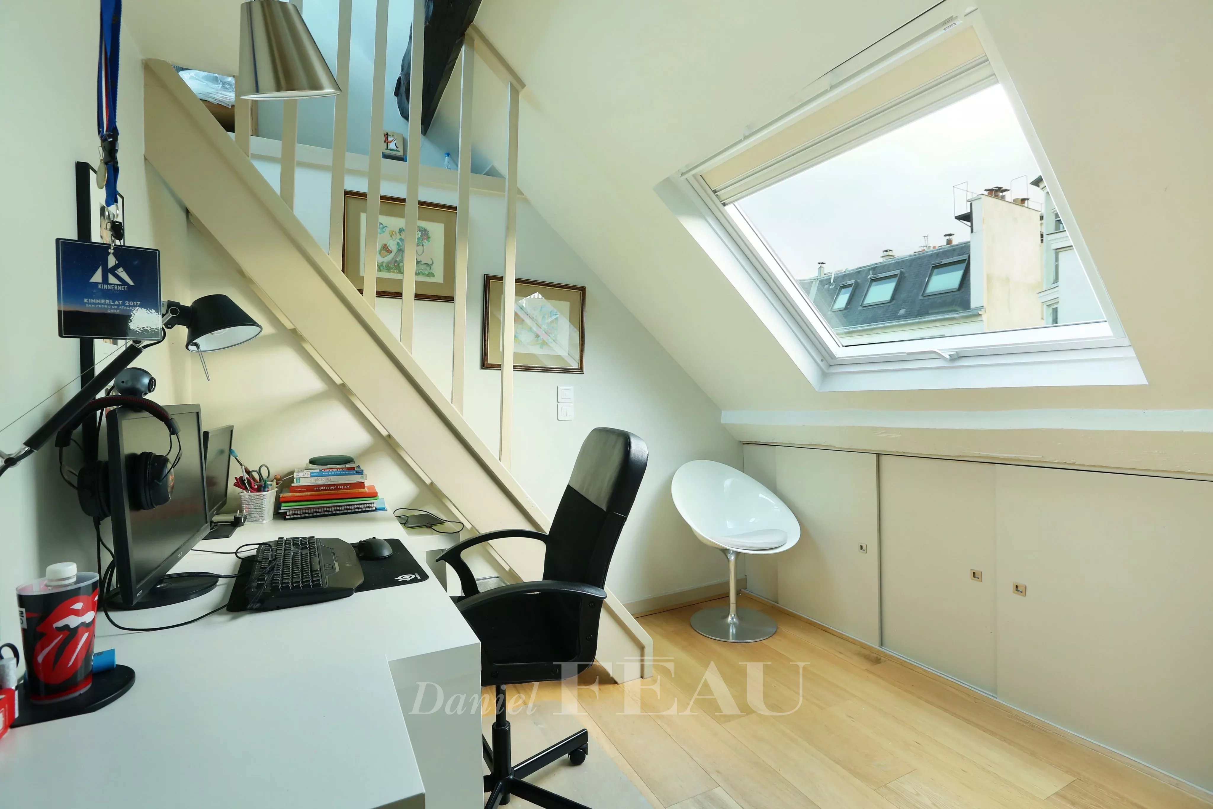 Study Wooden floor High ceiling