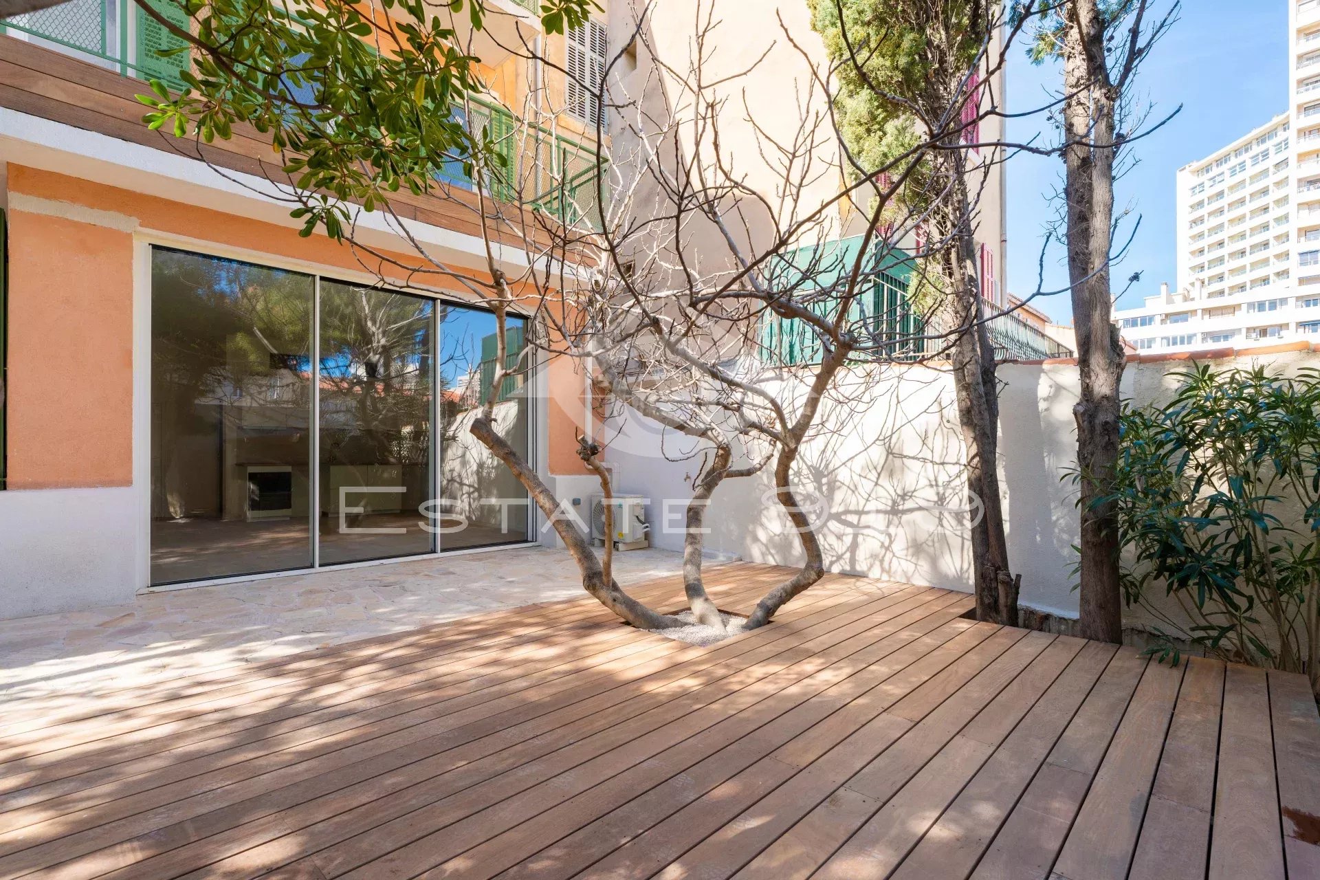 Sous le figuier RDC T2 avec terrasse