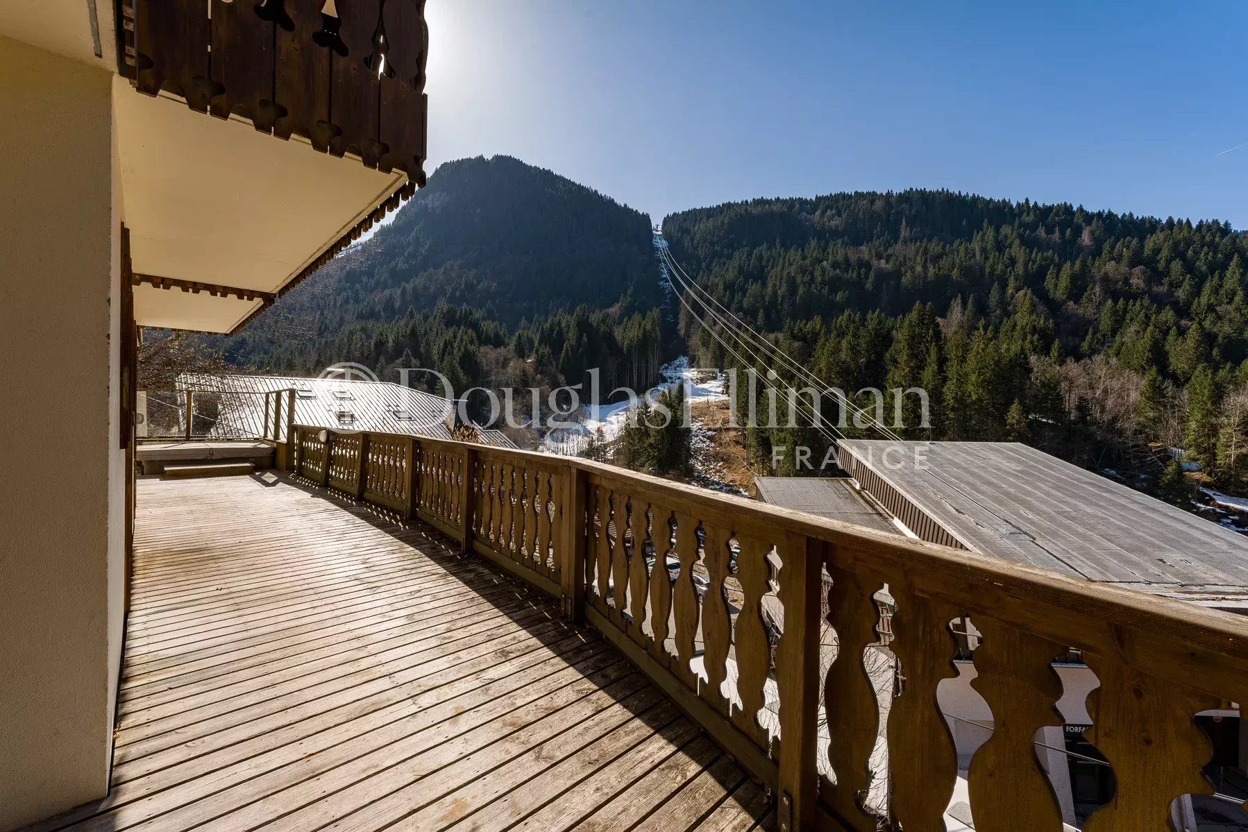 MORZINE – Chalet skis aux pieds avec potentiel de rénovation - Image nᵒ2