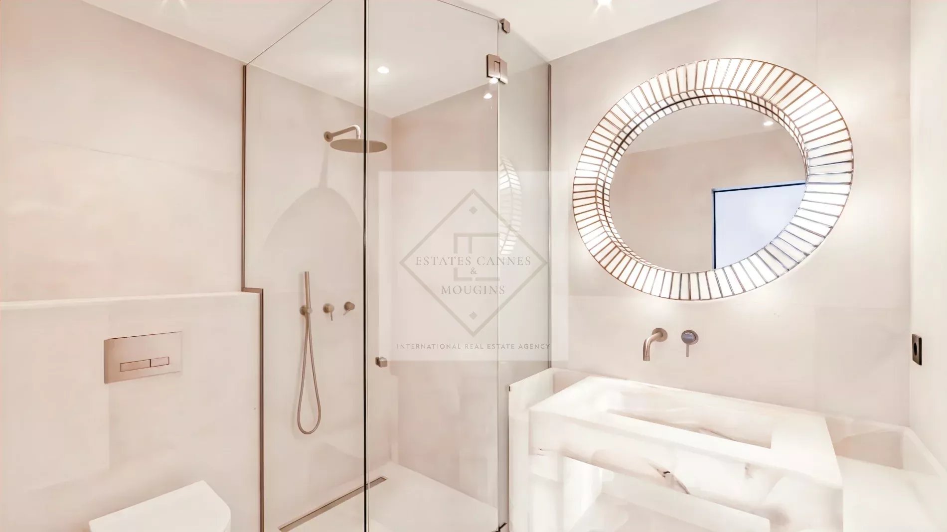 SUPER CANNES — EXCEPTIONAL BRAND-NEW CONTEMPORARY VILLA WITH PANORAMIC SEA VIEWS — photo 10