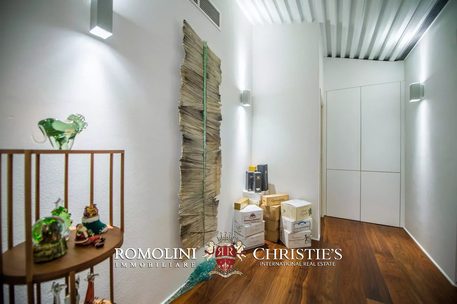 6 Bedroom Villa/Townhouse's Image 53