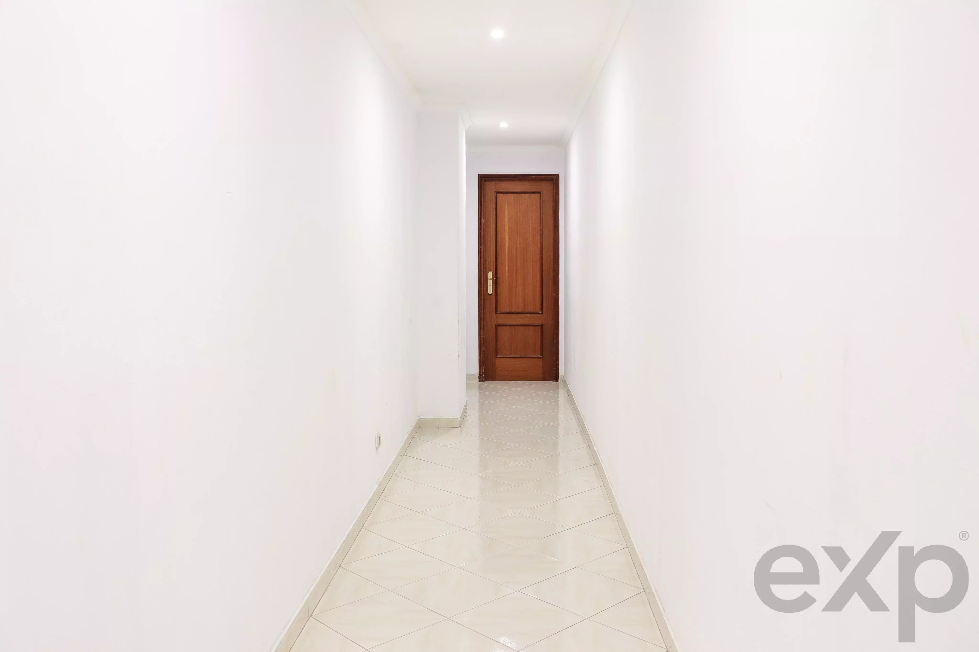 Spacious 3 Bedroom Apartment with En Suite | 130 sqm | Fireplace | Lift | Storage Room | Rinchoa, Sintra 87157830 image 6