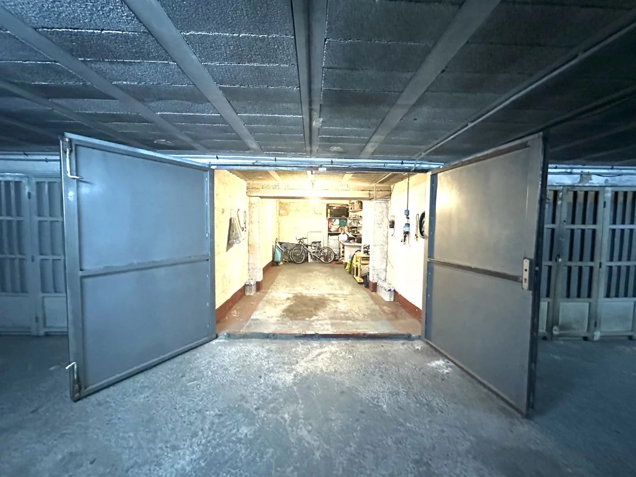 GARAGE A NICE