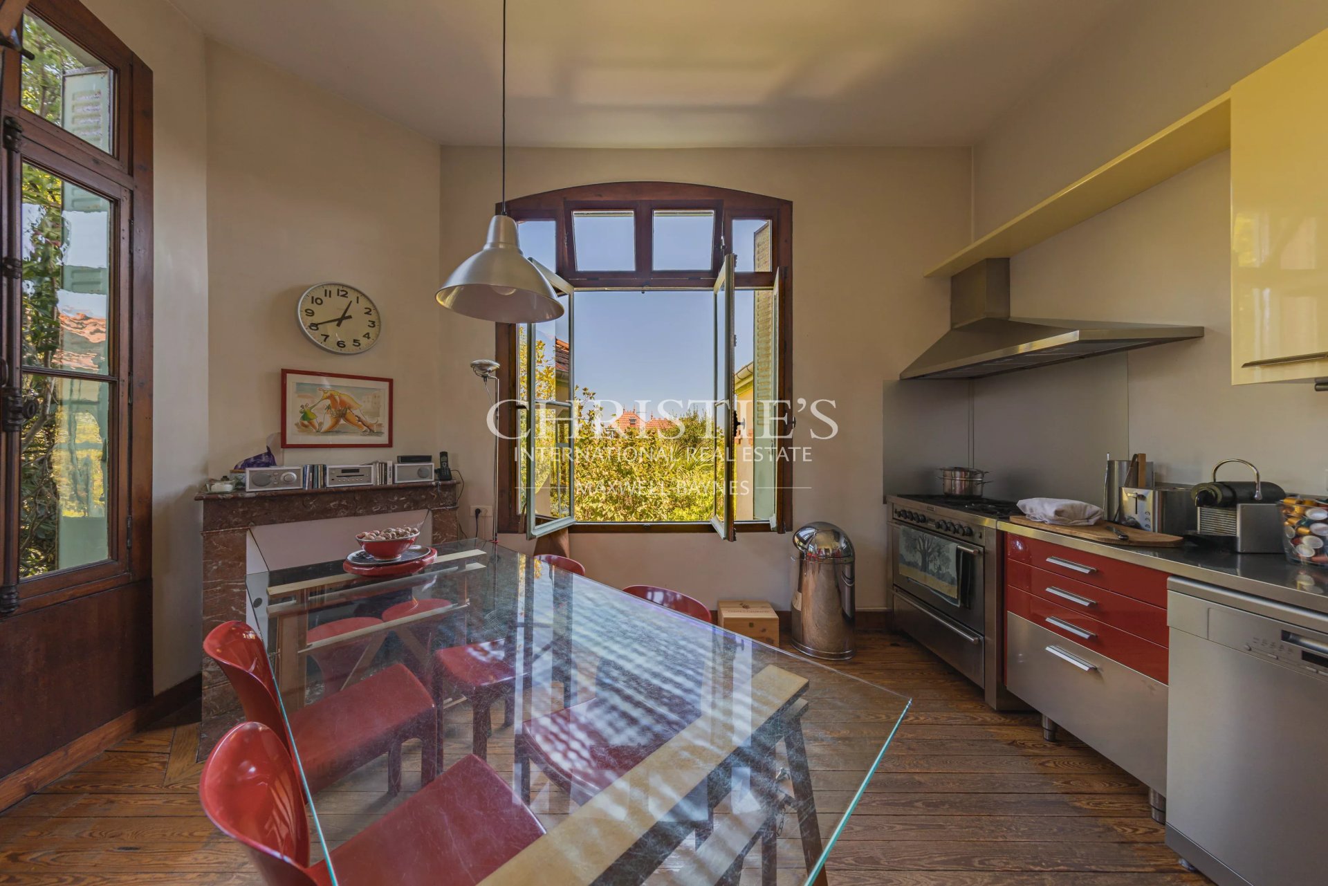 6 Bedroom Villa/Townhouse's Image 8