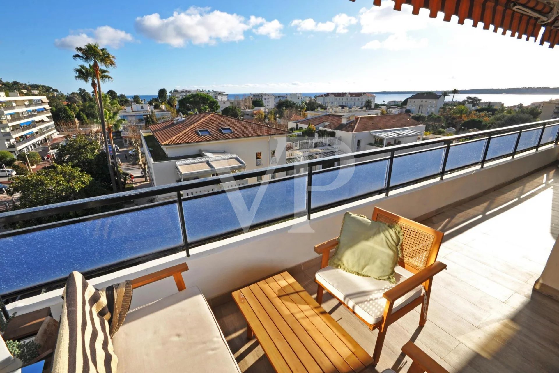 APPARTEMENT VUE MER ENTRE VILLE ET POINTE CROISETTE