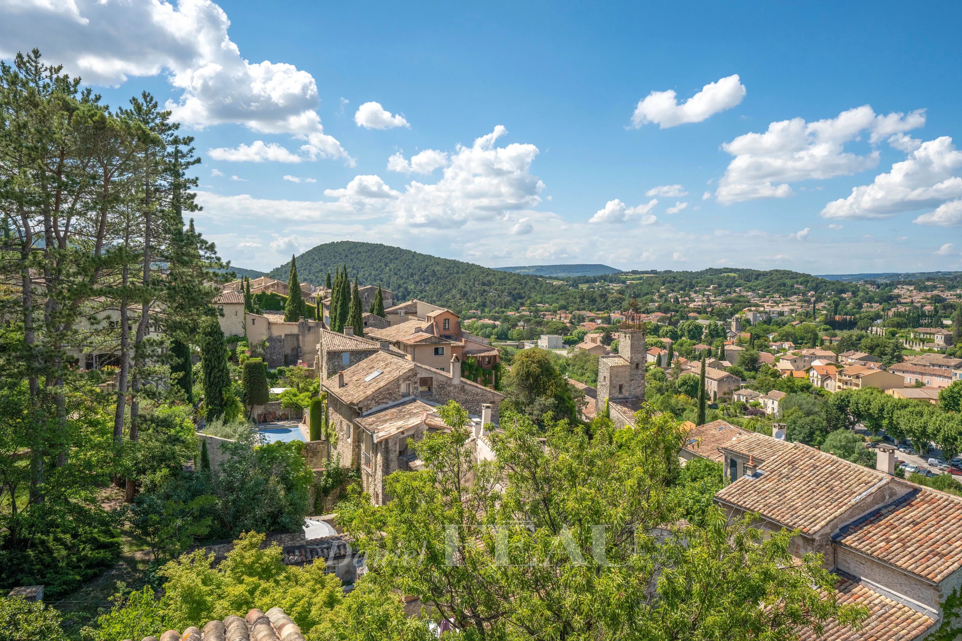 Vaison-la-Romaine  -  A charming 4-bed property