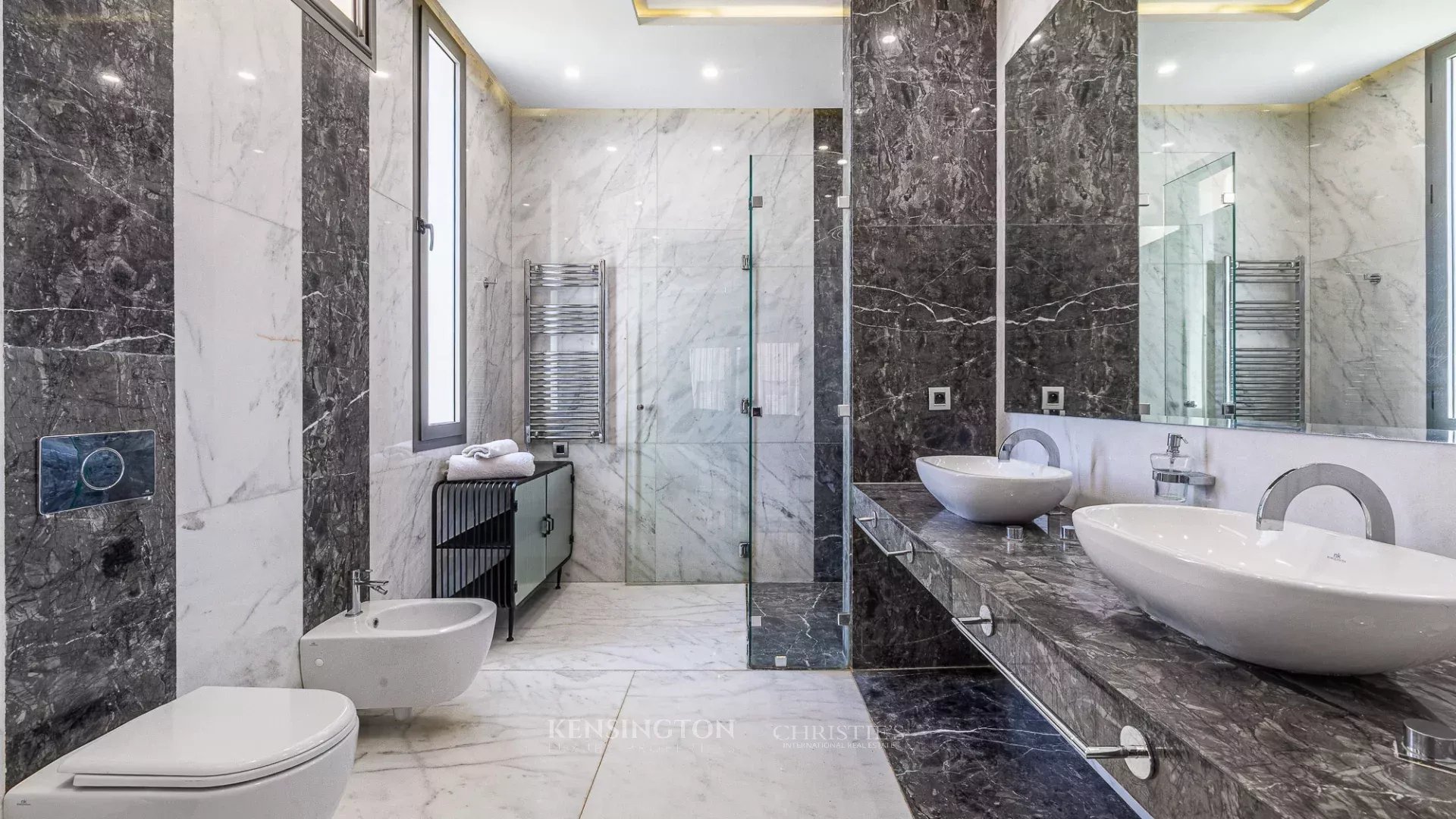 4 Bedroom Villa/Townhouse's Image 35