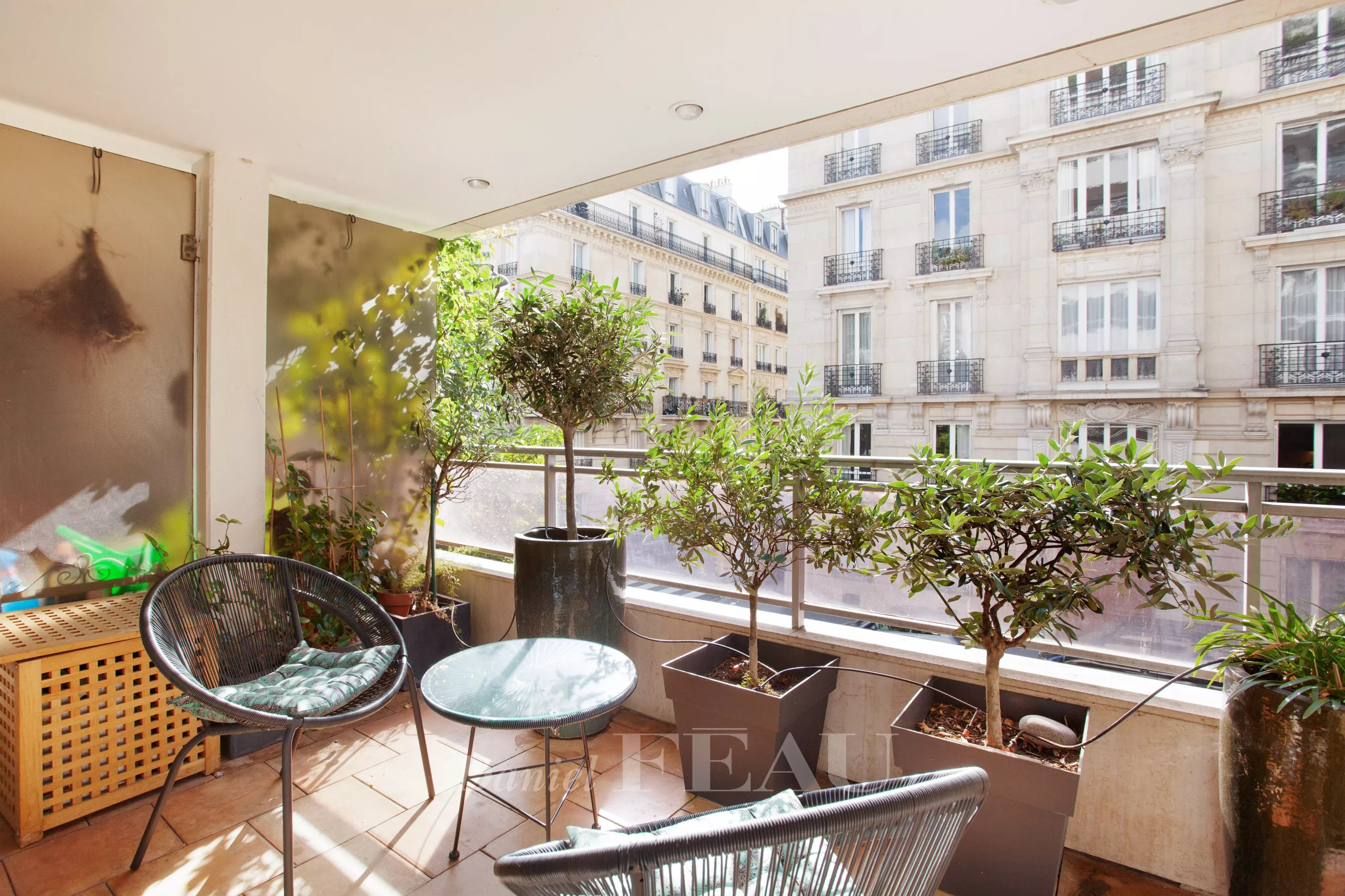Paris 16th District – A two-room apartment with a balcony