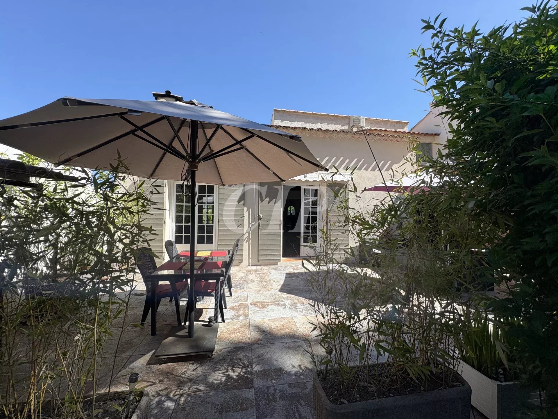 VILLA T4  LES PLATANES  123m2+SS 78 M2