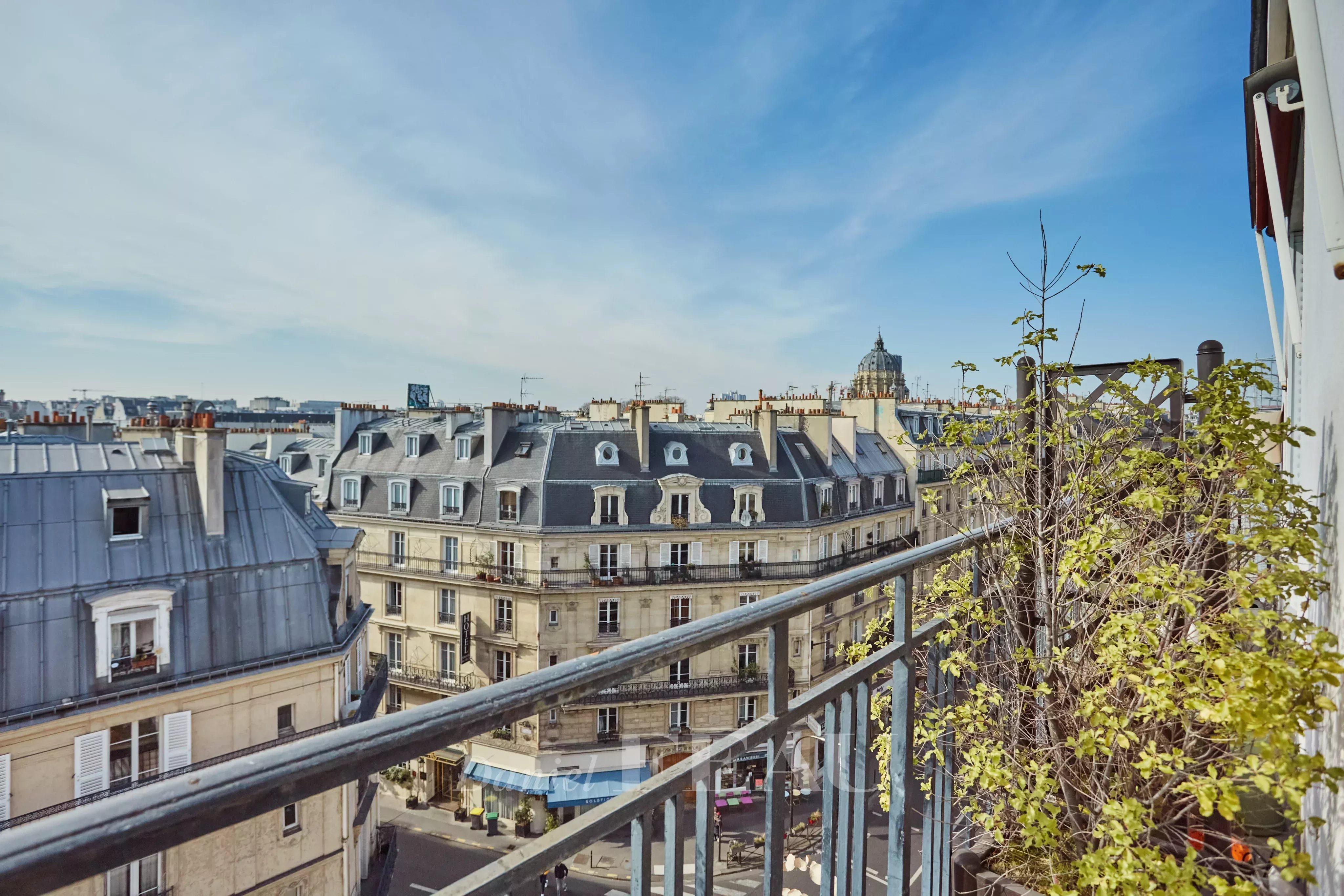 Paris 5th District – A renovated pied a terre
