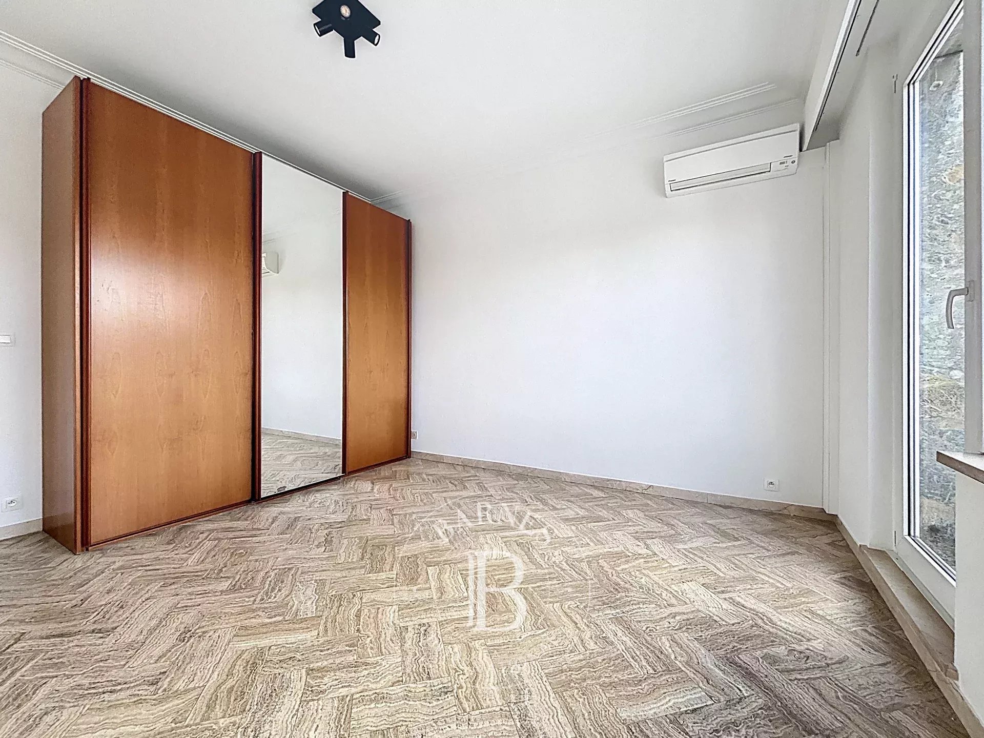 Ixelles- Penthouse 149m2 3 bedrooms- terrace-Parking