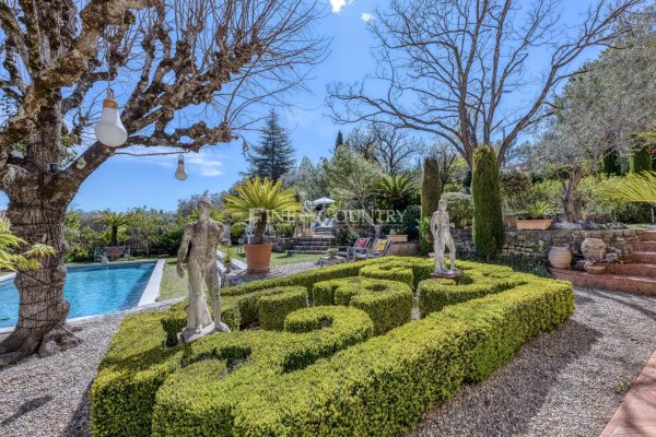 Villa for sale in Grasse — photo 3