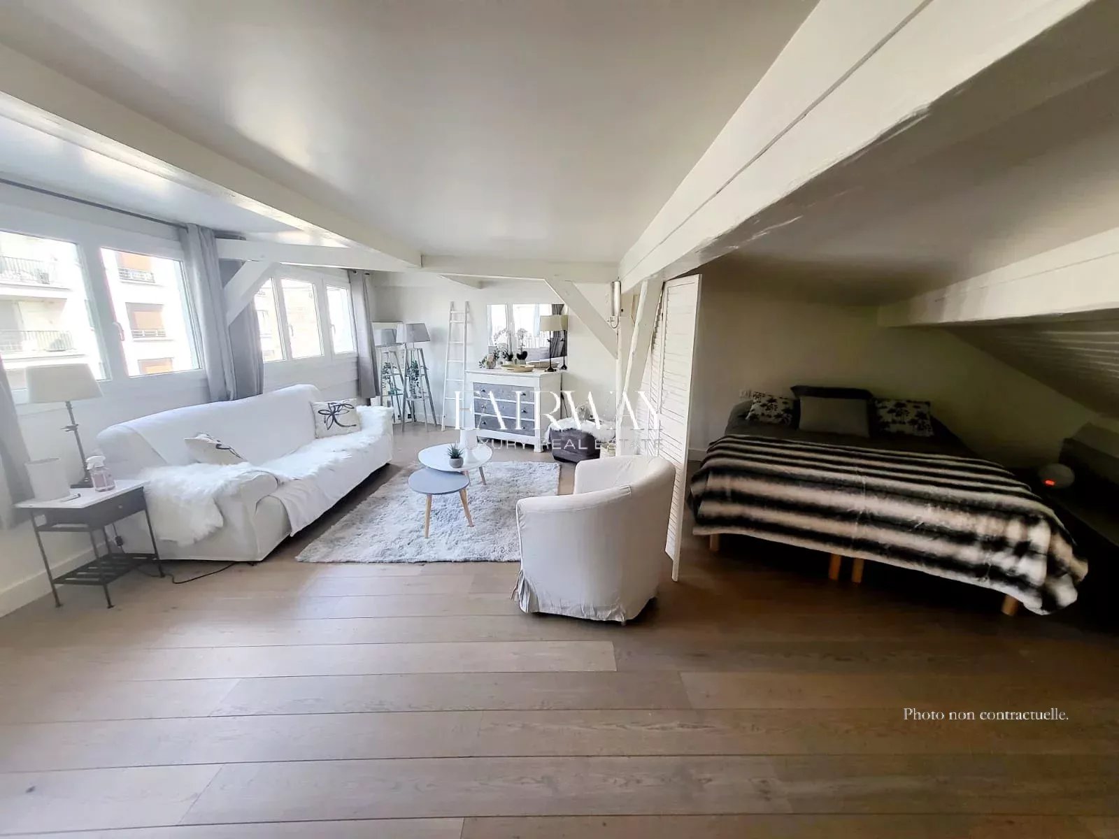 Appartement de charme de 54m² avec 1 chambre au dernier étage dans le 16ᵉ arrondissement de Paris