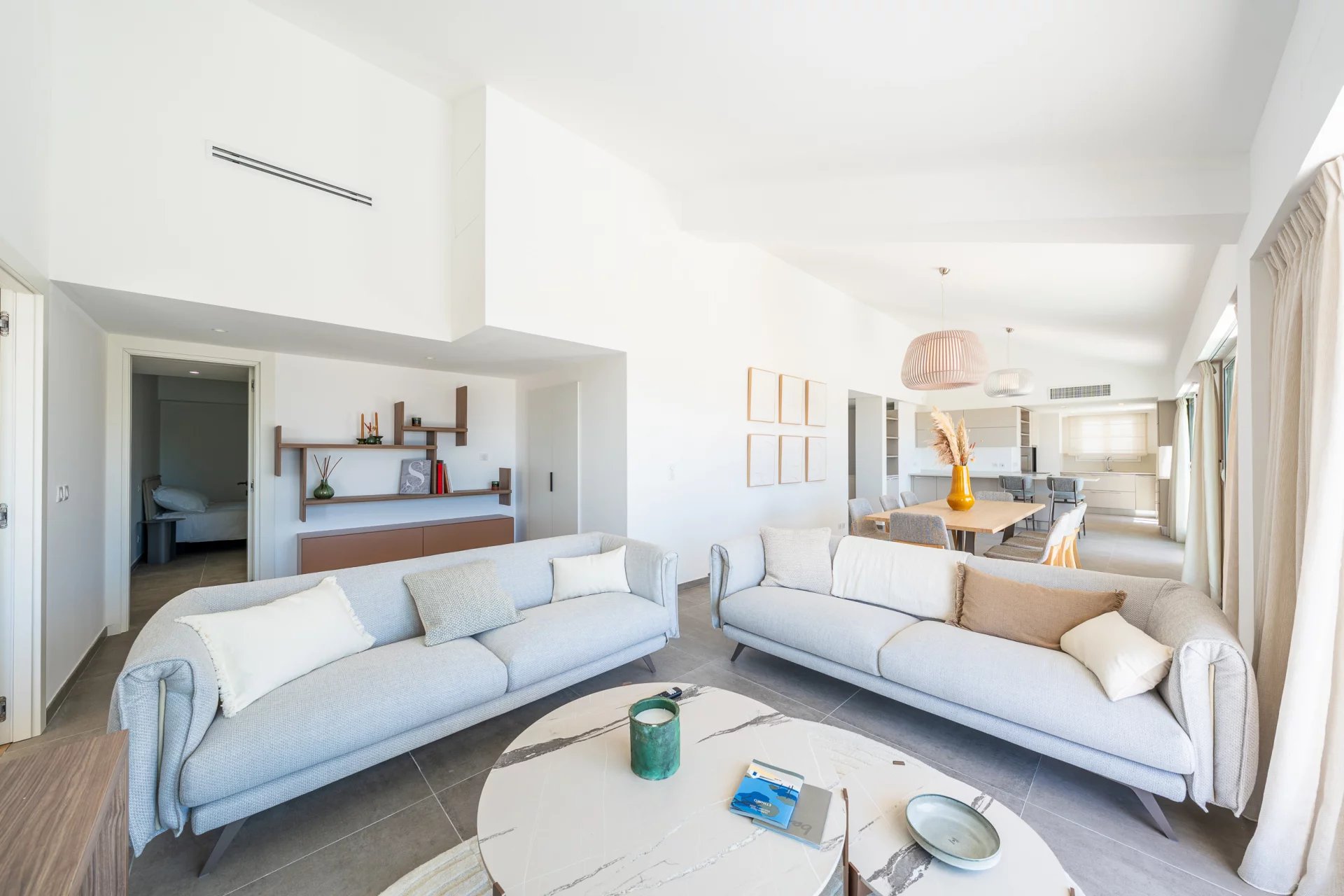 SUPERB PENTHOUSE WITH PANORAMIC SEA VIEW — 3 GARAGES — CANNES CENTRE