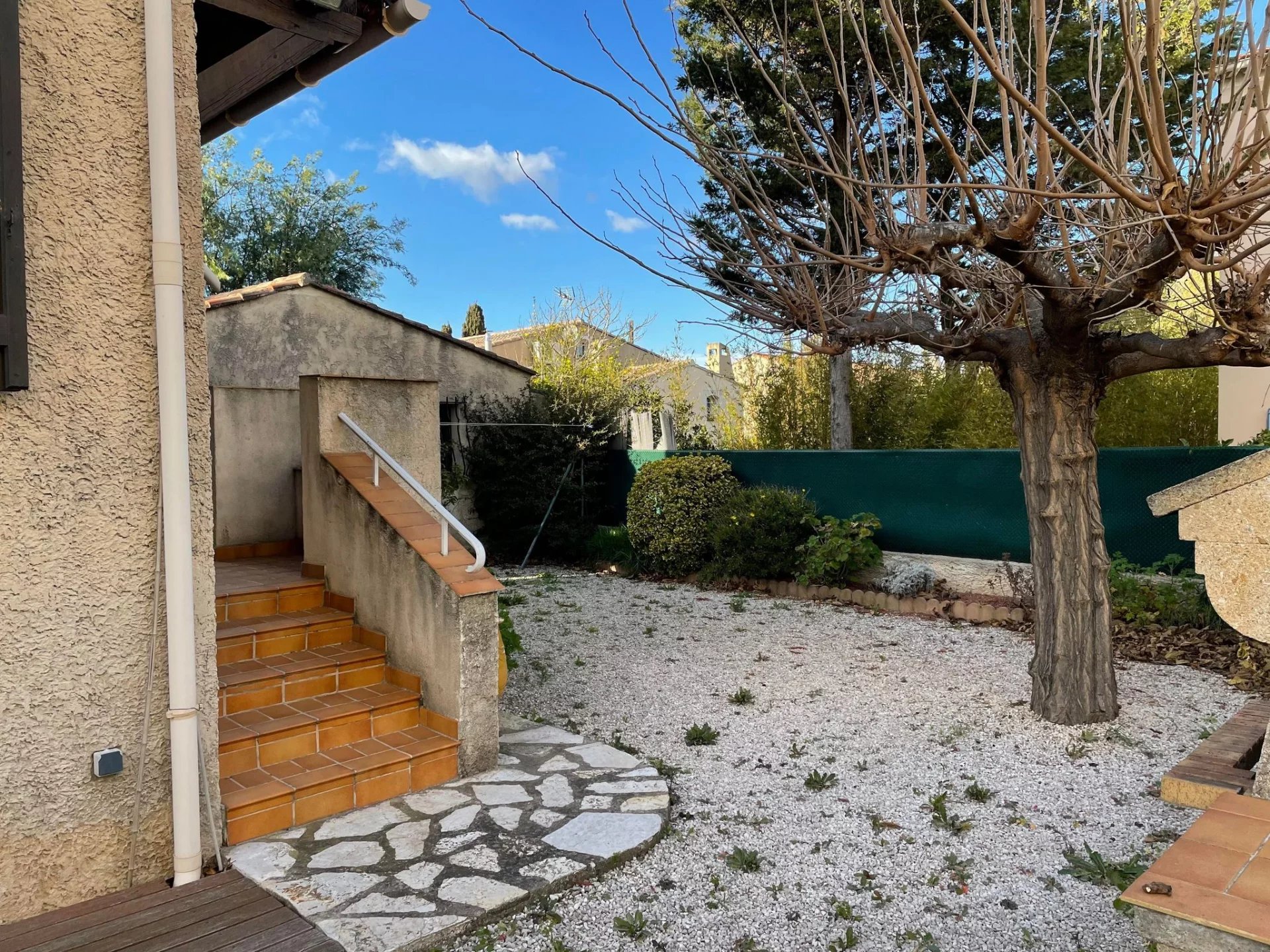 Appartement à rénover 3 pièces 67 m² avec jardin 180 m²