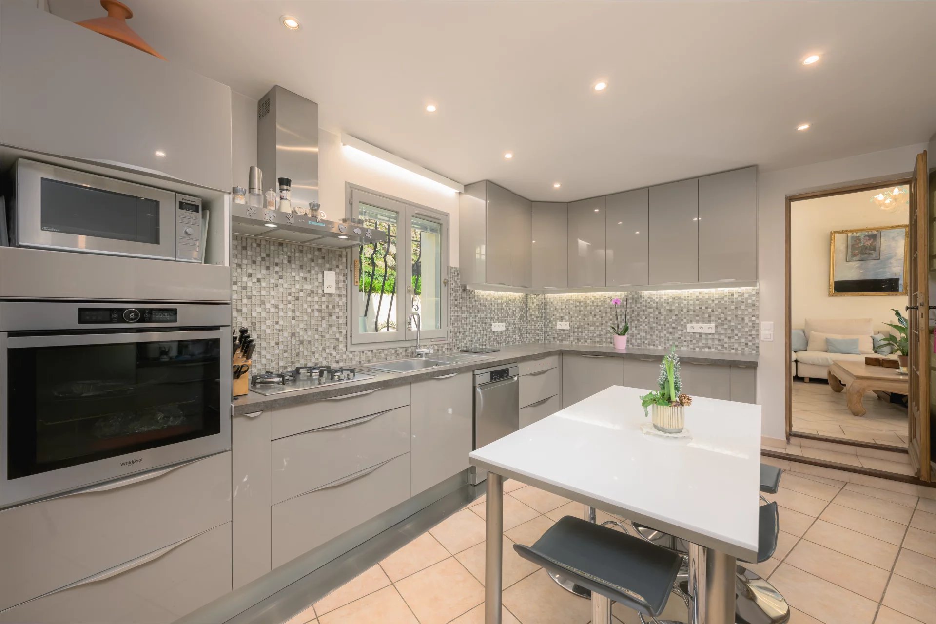 MOUGINS – SOUGHT-AFTER AREA – WALKING DISTANCE TO SHOPS - picture 2