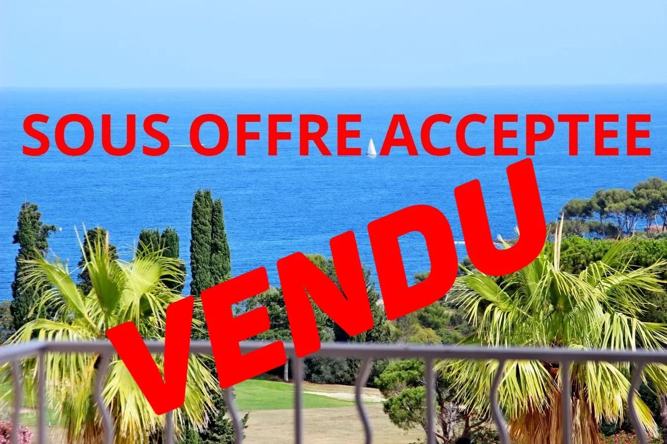 SOUS OFFRE AGAY CAP ESTEREL SUPERBE 2 PIECES SUR LA PLACE DU VILLAGE. VUE MER EXCEPTIONNELLE