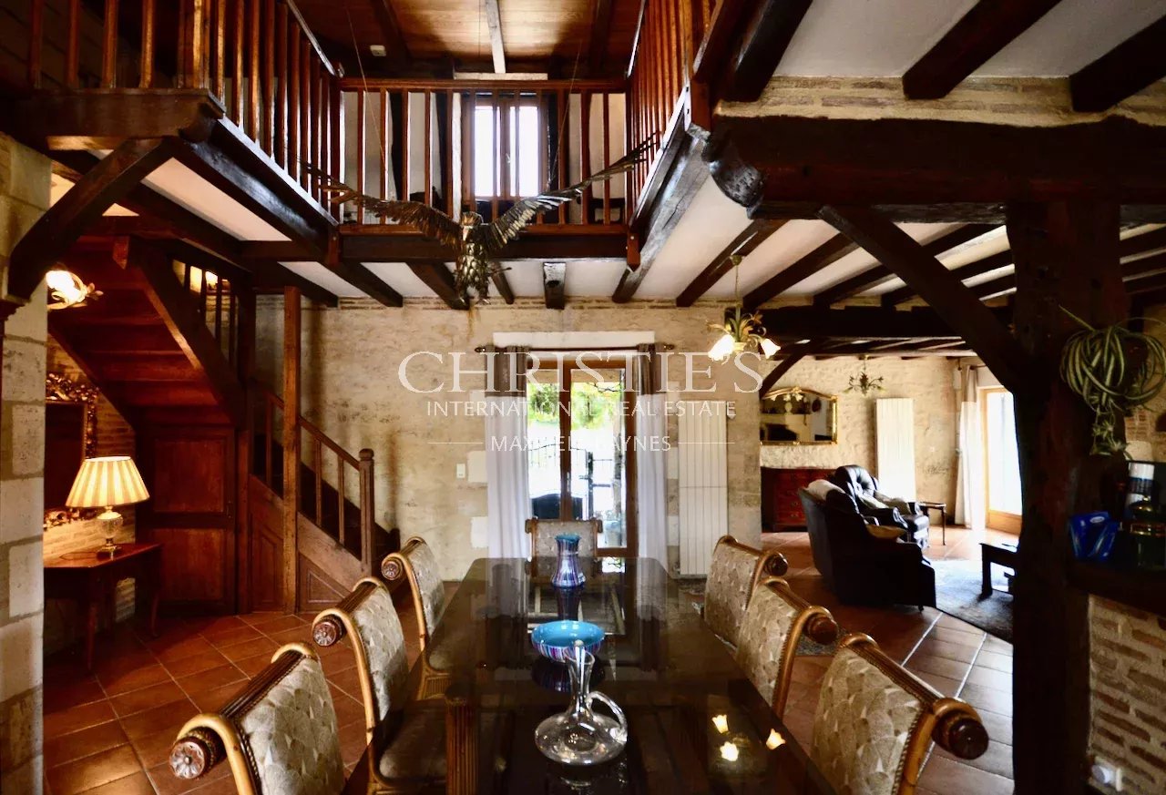 6 Bedroom Villa/Townhouse's Image 16