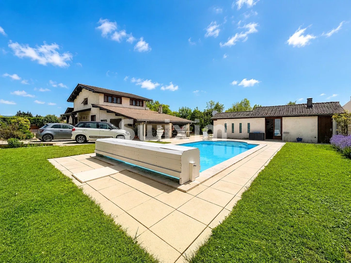 Maison individuelle T7 de 180m2 avec piscine sur terrain de 932m2!