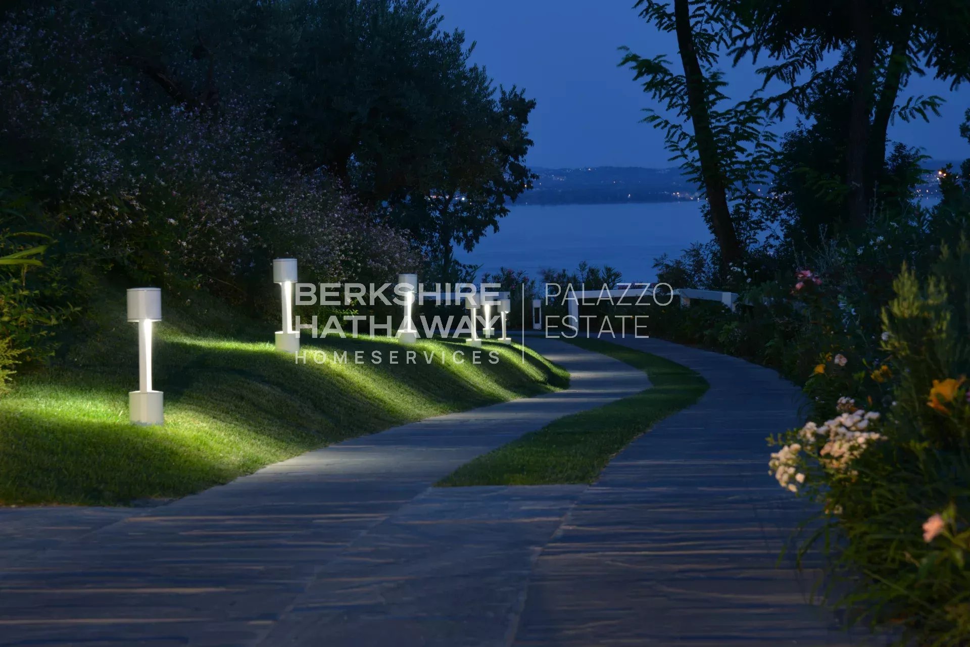 Modern Apartment with Private Garden and Exclusive Amenities on Lake Garda