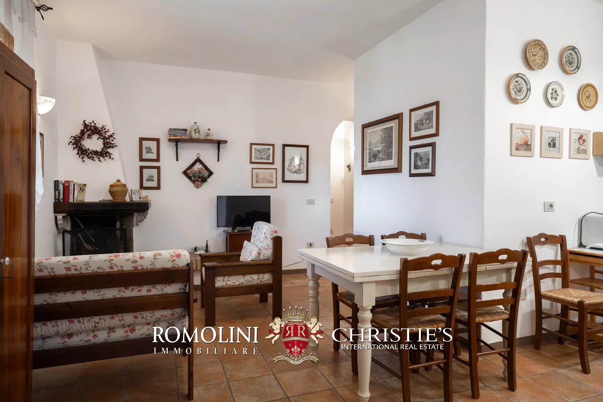 7 Bedroom Villa/Townhouse's Image 41