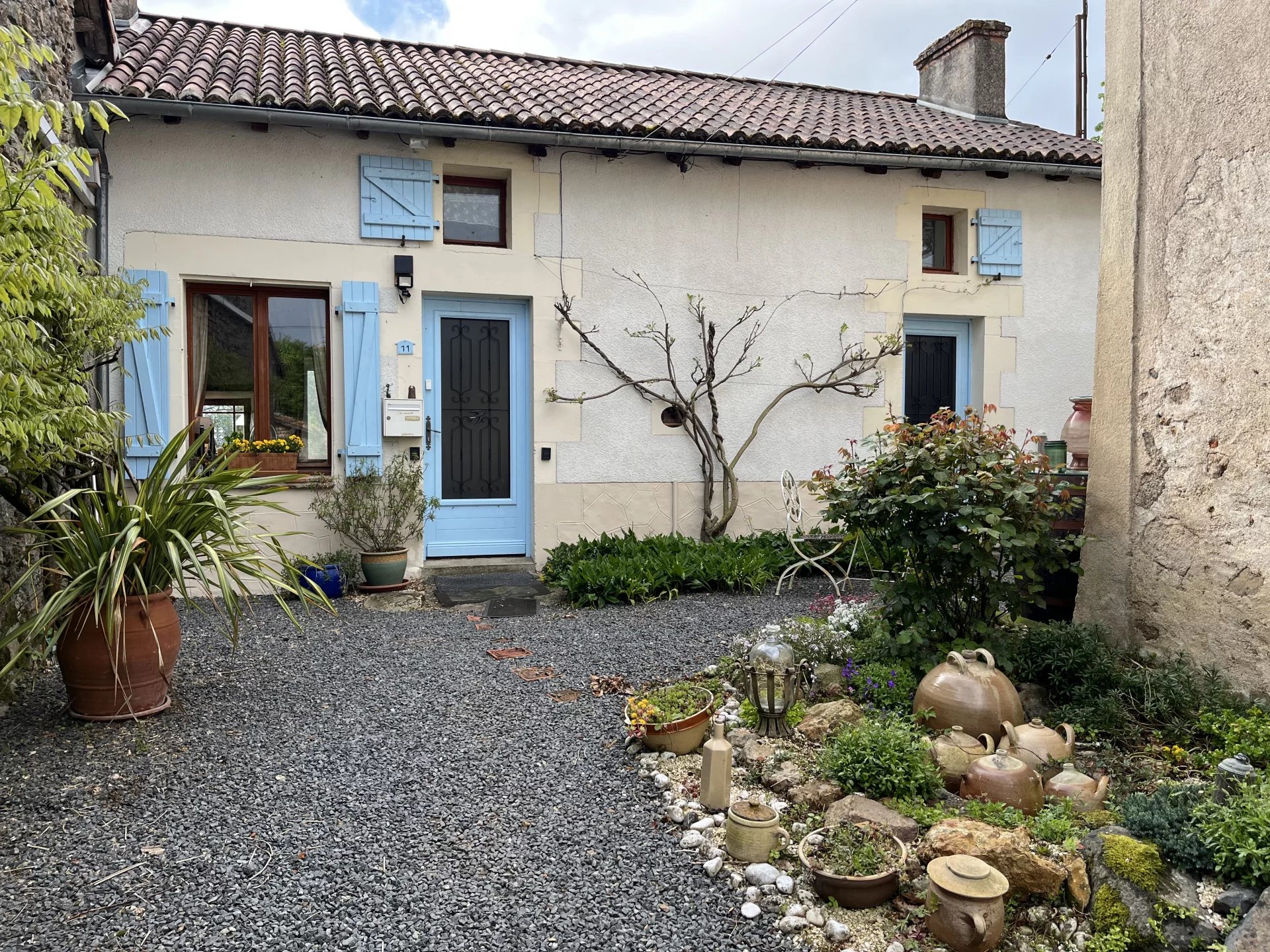 Stunning cottage with separate annexe, pool and outbuildings