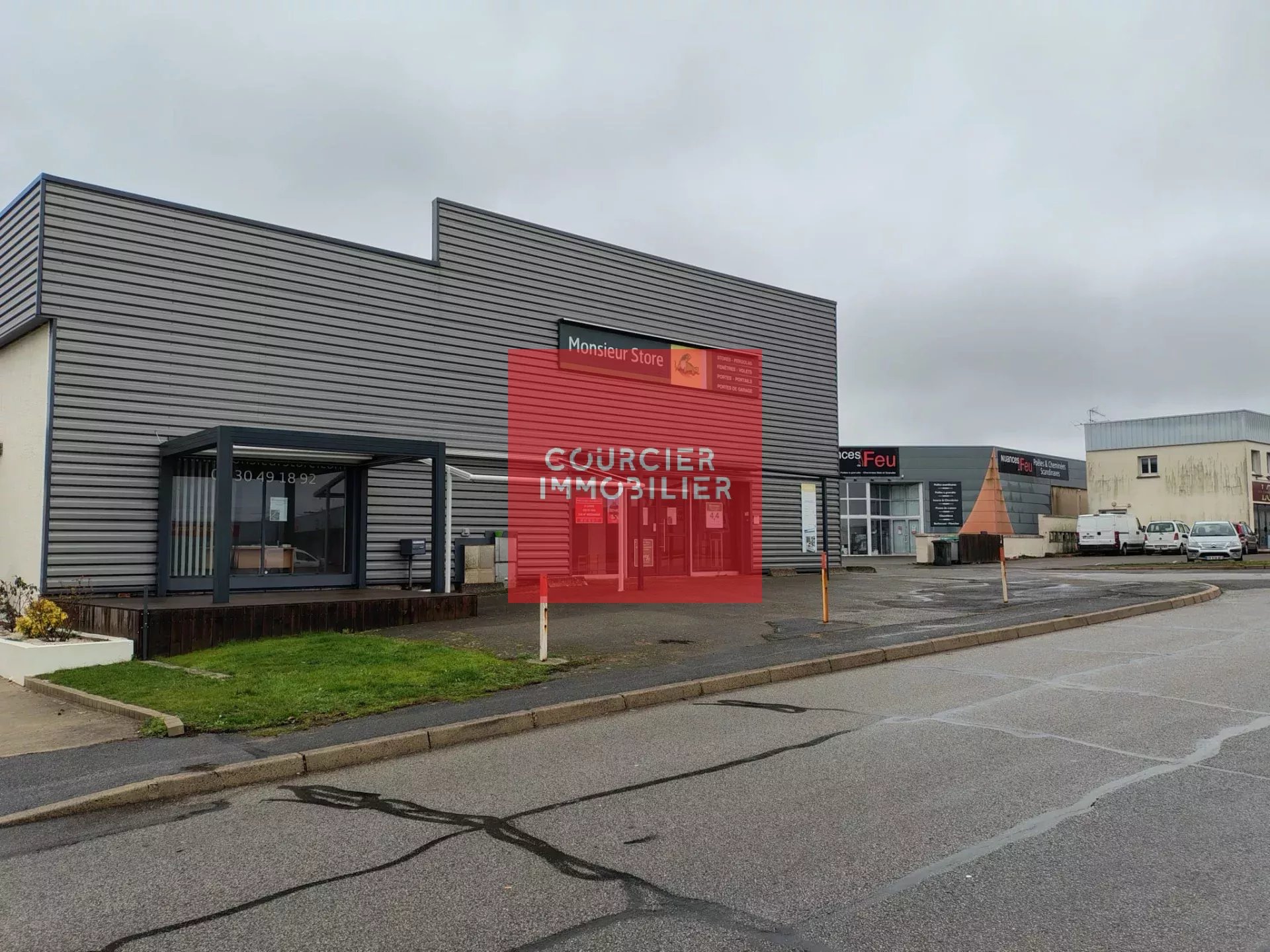 COIGNIERES (78) - A LOUER SHOWROOM ET STOCKAGE 620 M²