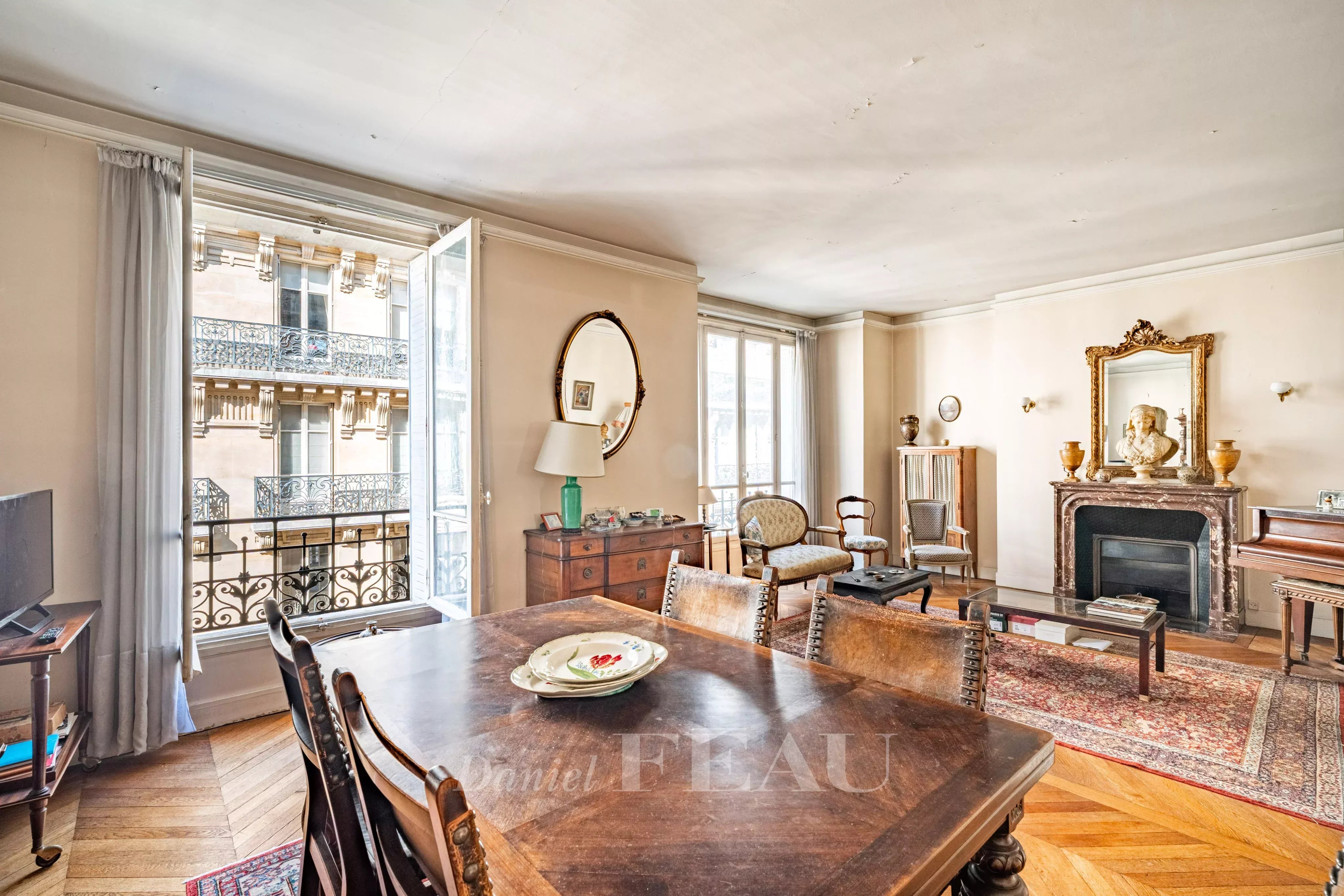 Neuilly-sur-Seine  -  An elegant 2-bed apartment