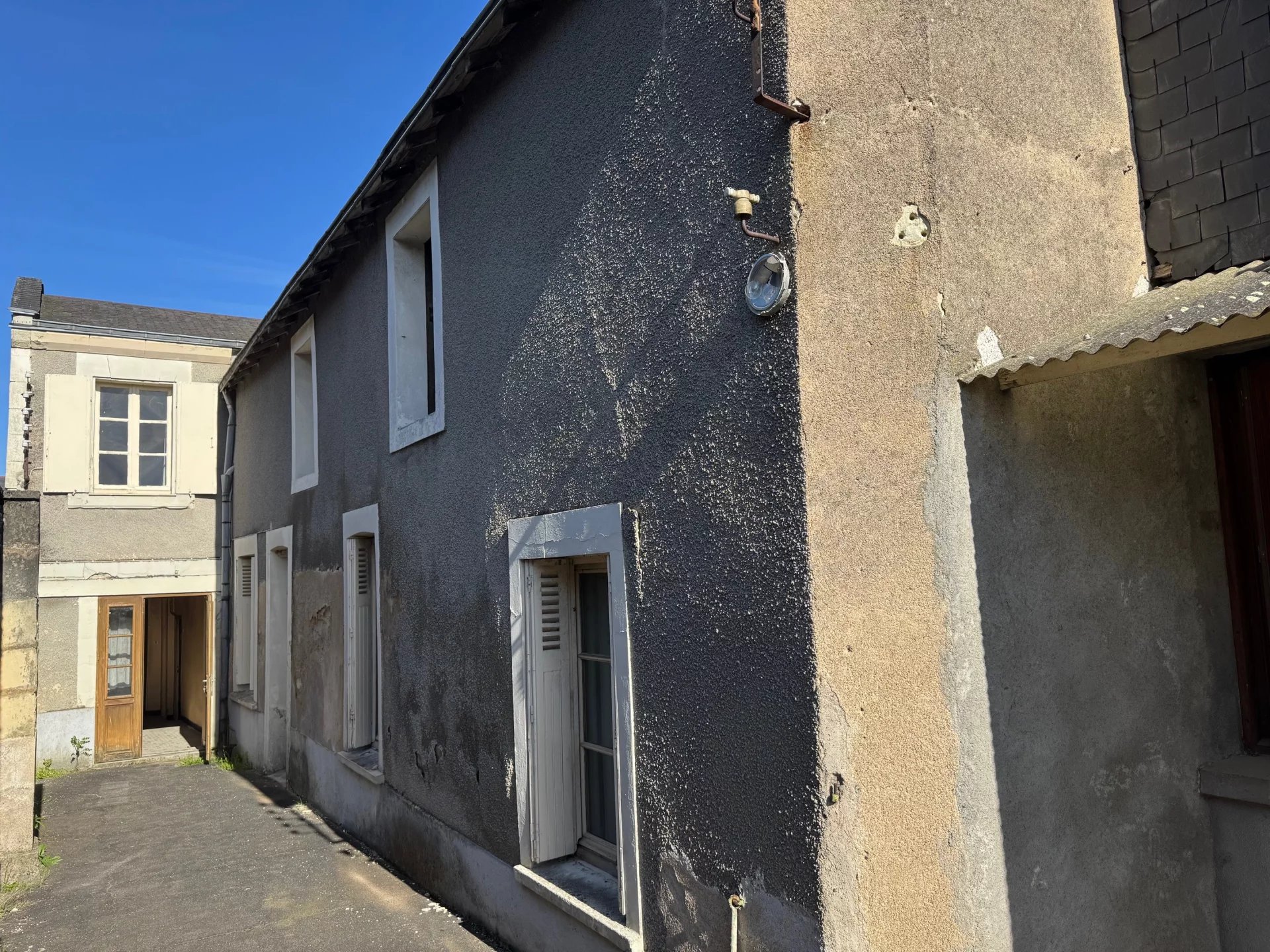 Montreuil Bellay maison ancienne à restaurer.