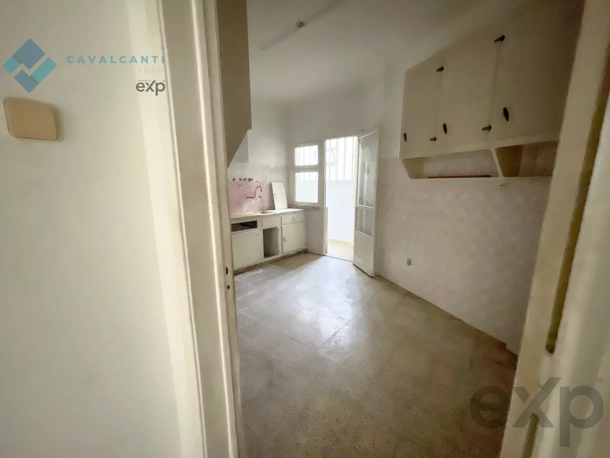 T2 to remodel - Carnaxide | Ideal for own home or investment 2790-005 image 37