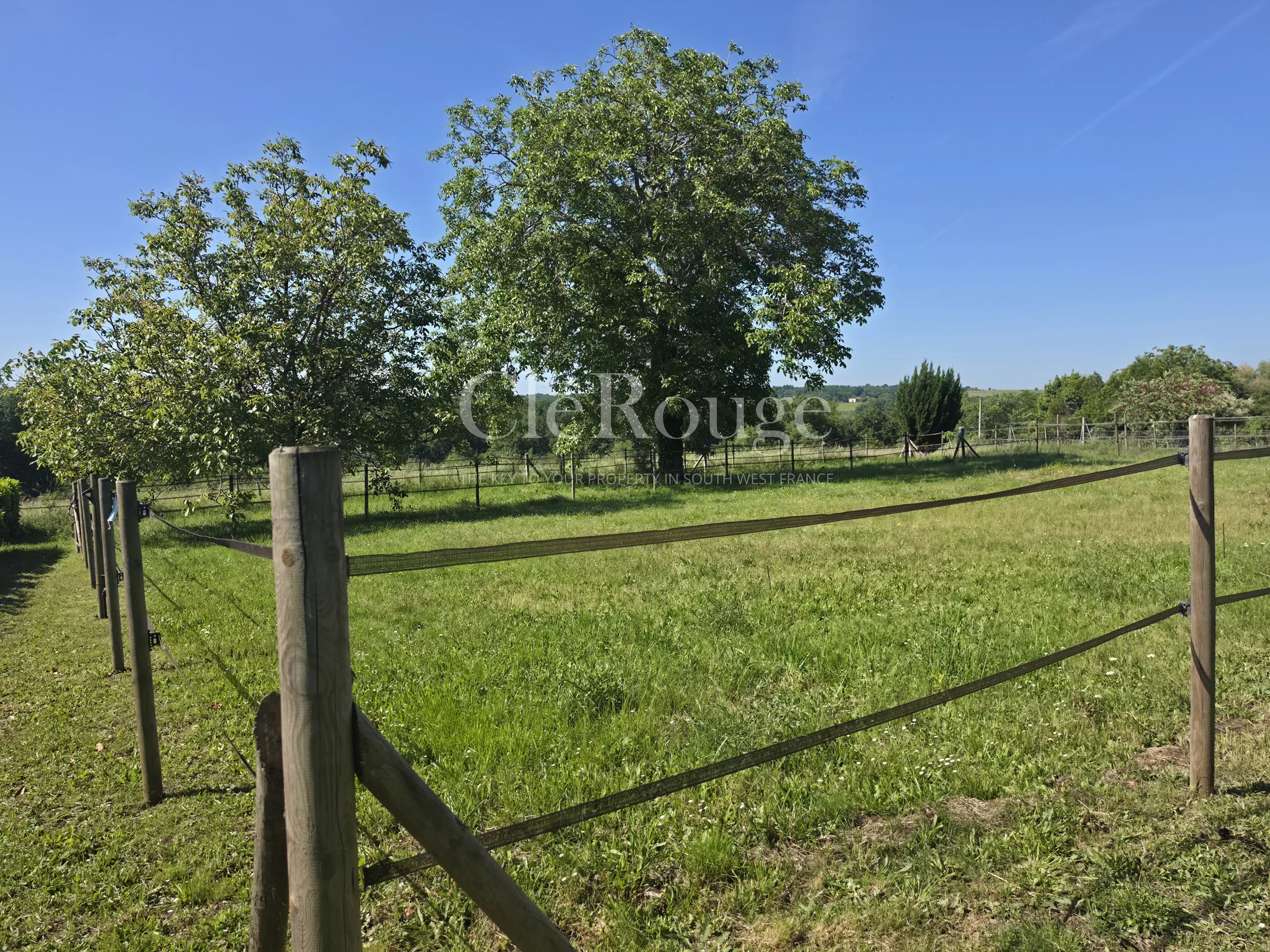 Beautiful turnkey equestrian property on 1.7 hectares in the Gironde countryside