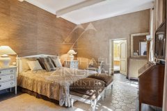 17th-Century Luxury Mas with Olive Grove for Sale in Grasse — photo 5 of 7