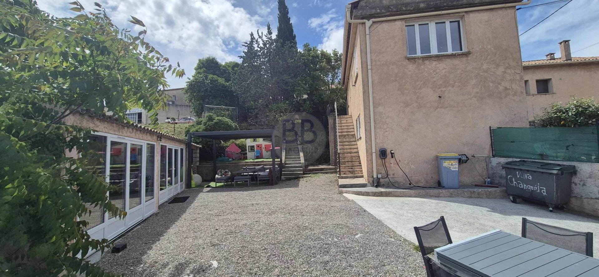 À vendre : Immeuble de rendement à fort potentiel au coeur de