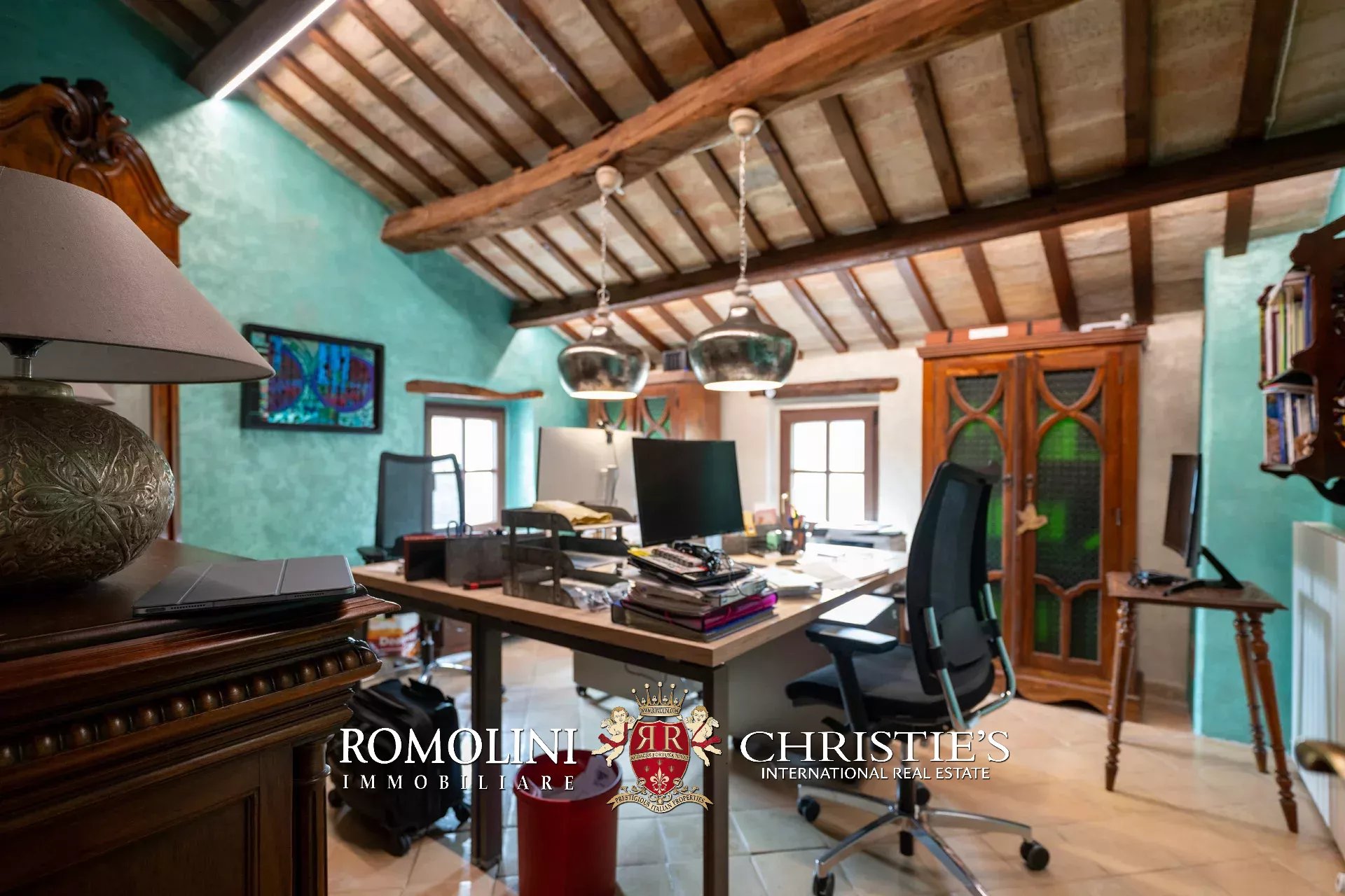 13 Bedroom Vineyard's Image 53