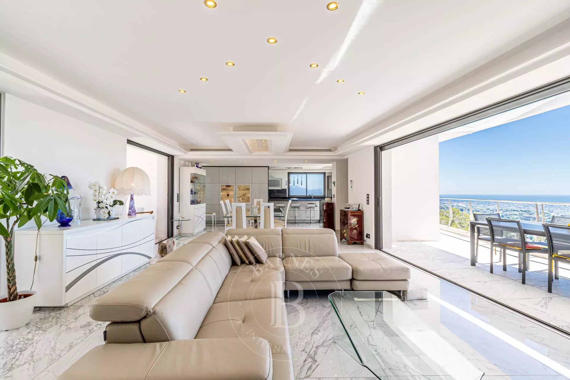 GOLFE JUAN - CALIFORNIAN VILLA - PANORAMIC SEA VIEW - picture 8