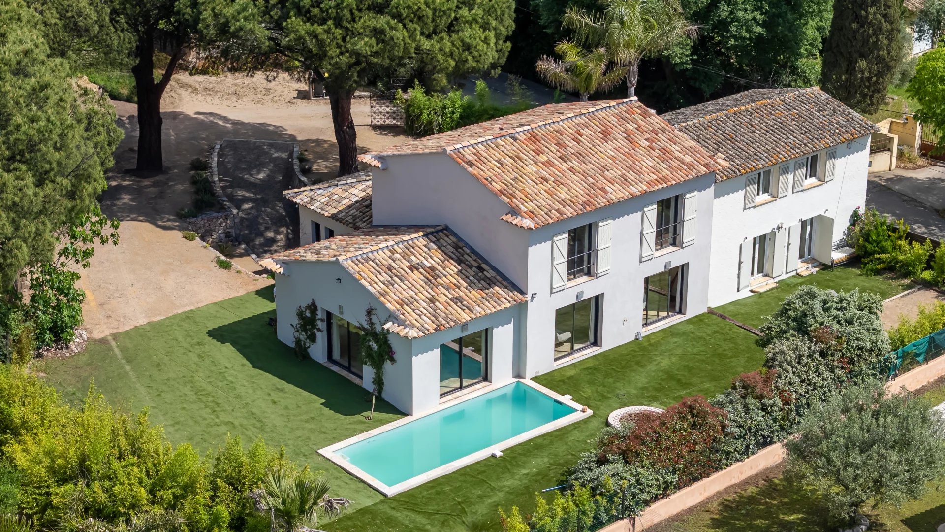 Villa Contemporaine proche du village