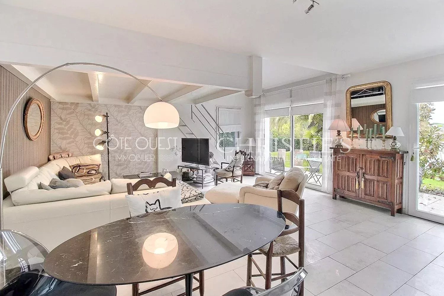 6 Bedroom Villa/Townhouse's Image 13